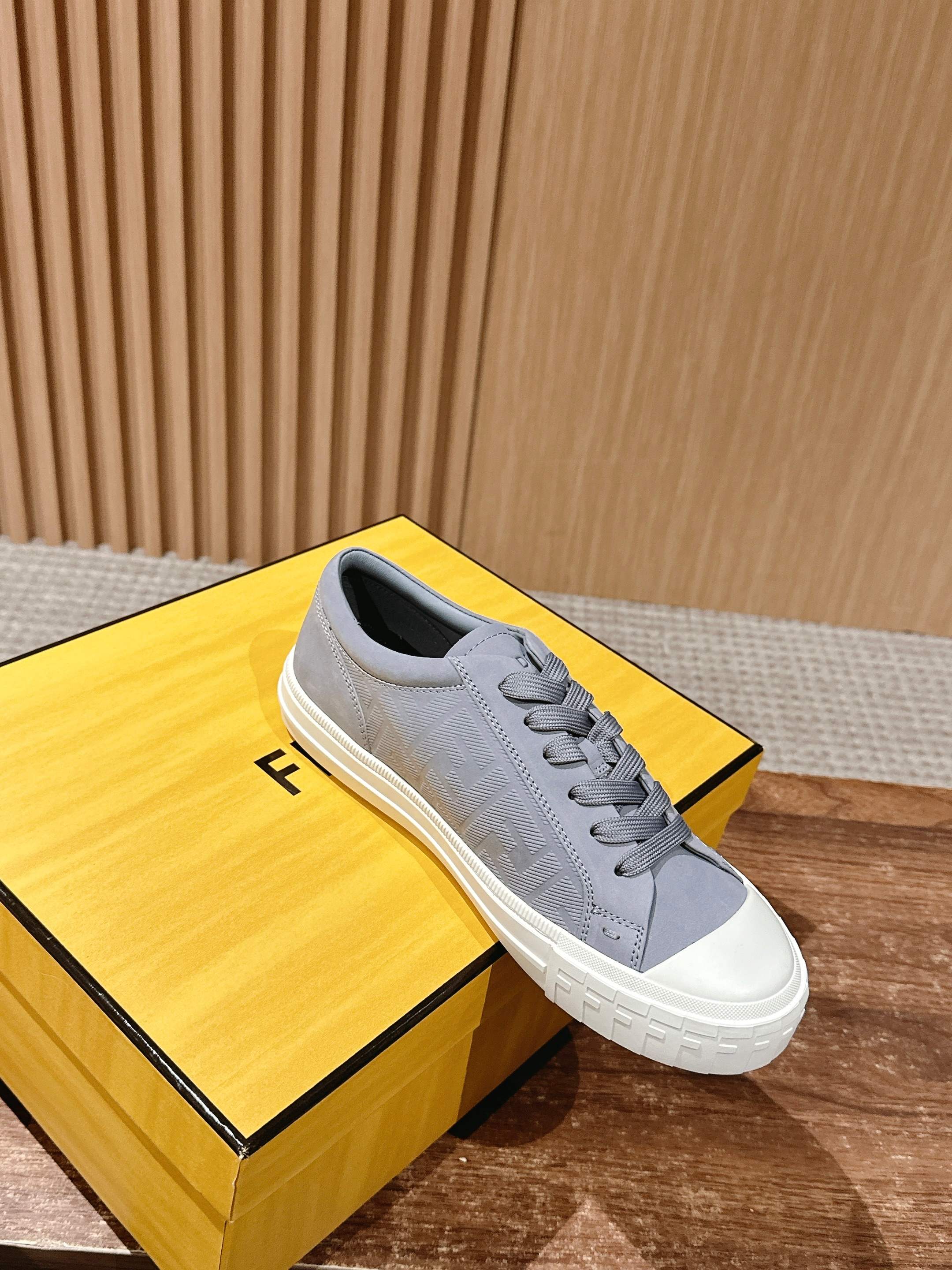 Luxury Shoes Fendi Unisex