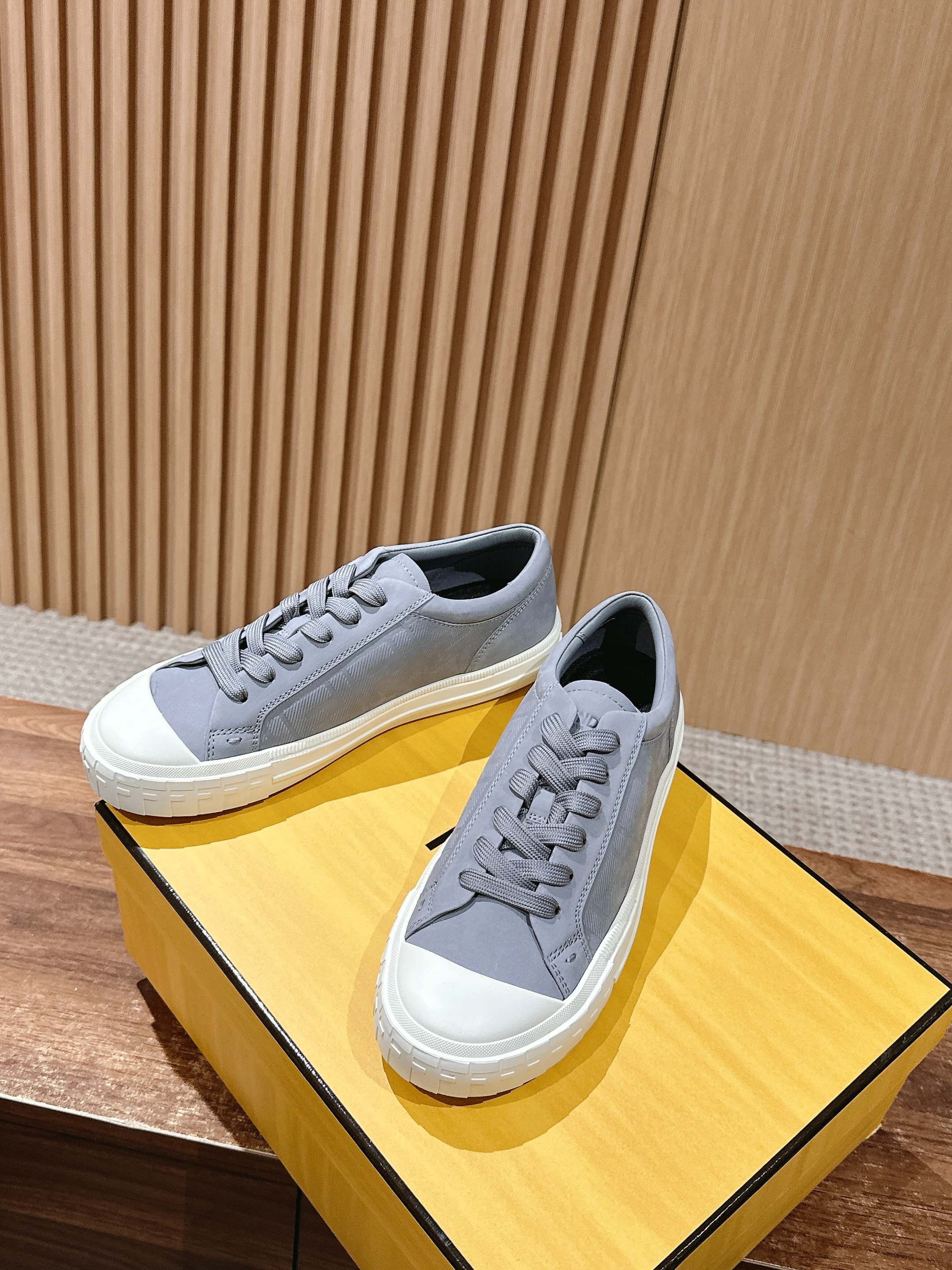 Luxury Shoes Fendi Unisex
