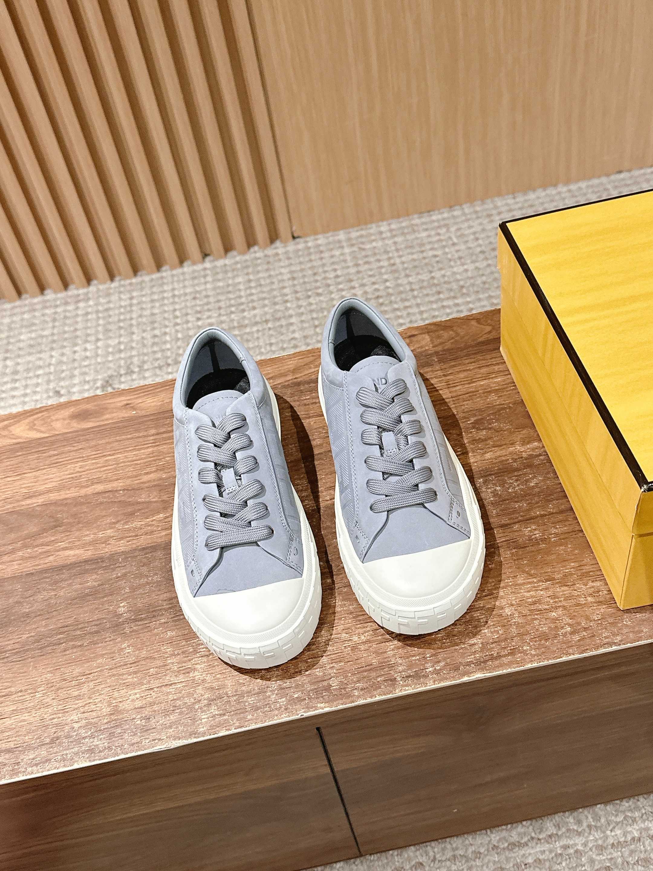 Luxury Shoes Fendi Unisex