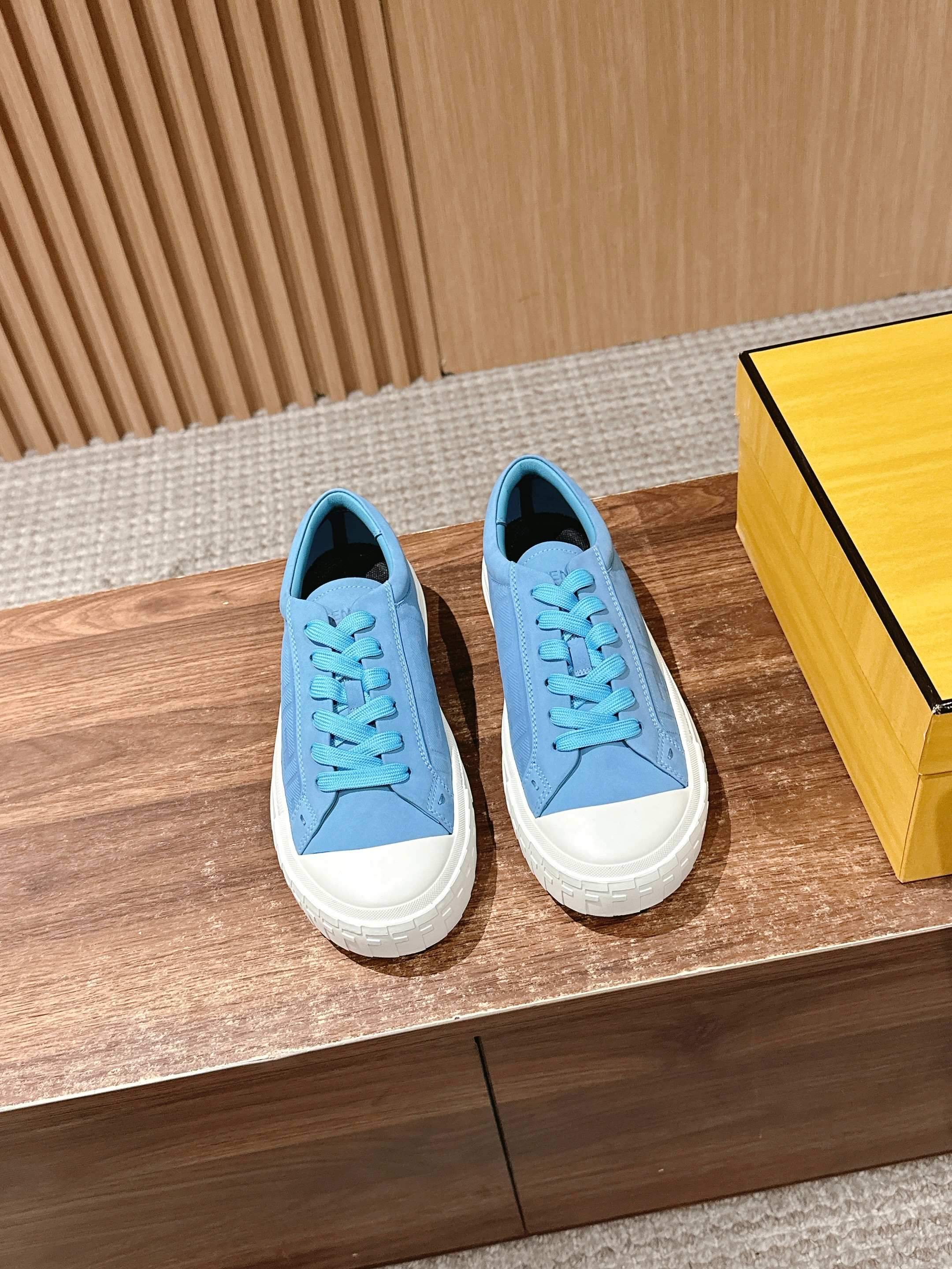Luxury Shoes Fendi Unisex