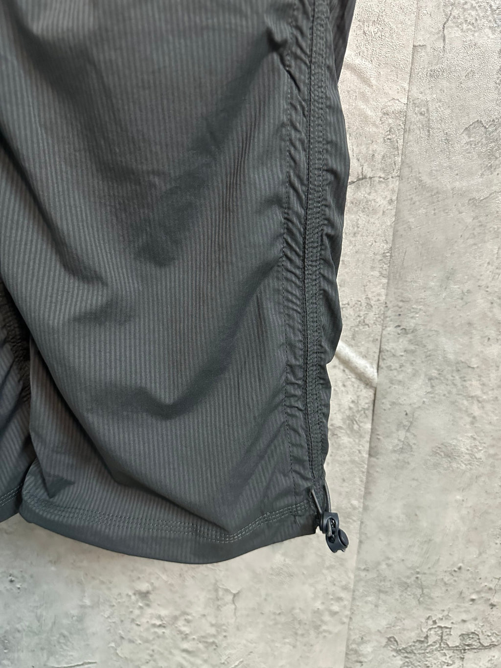 Ralph Lauren cargo pants, dark gray, close-up of zip pocket and seam stitching