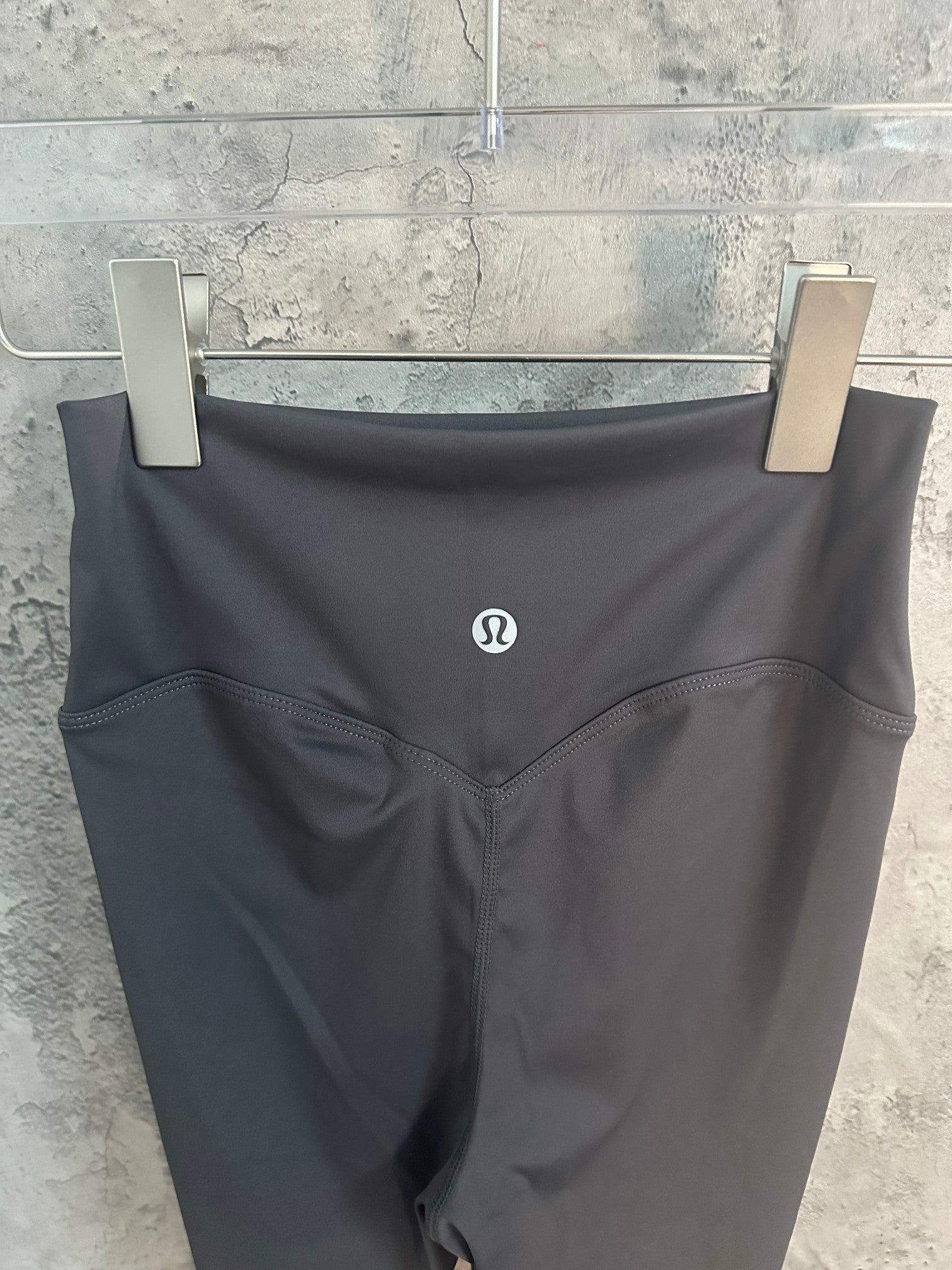 Black athletic leggings with V-seam and small chest logo