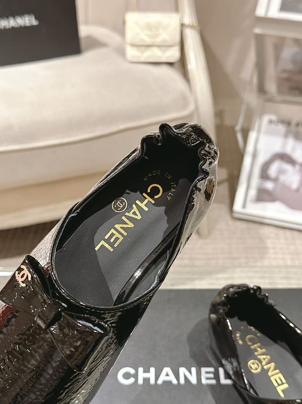 Black patent leather ladies flats with pointed toe and logo-printed insole