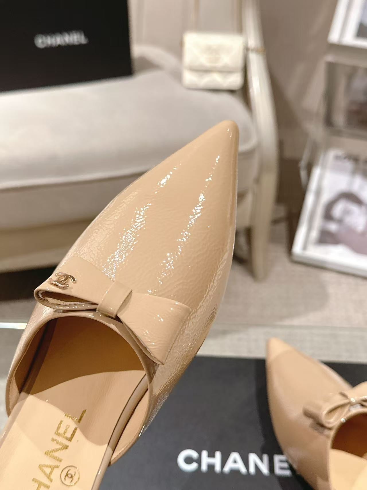 Beige patent mule with pointed toe and bow strap