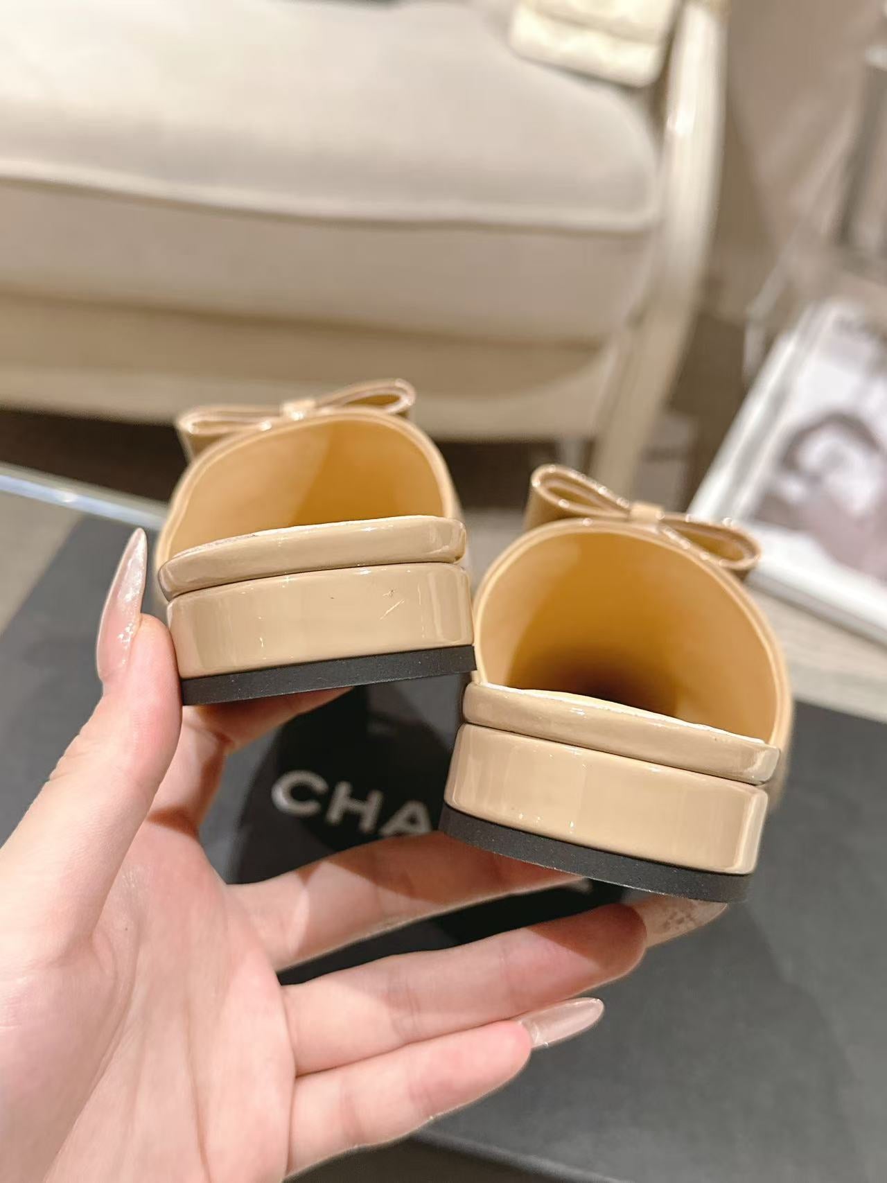 Beige patent mule slides with bow strap and open back