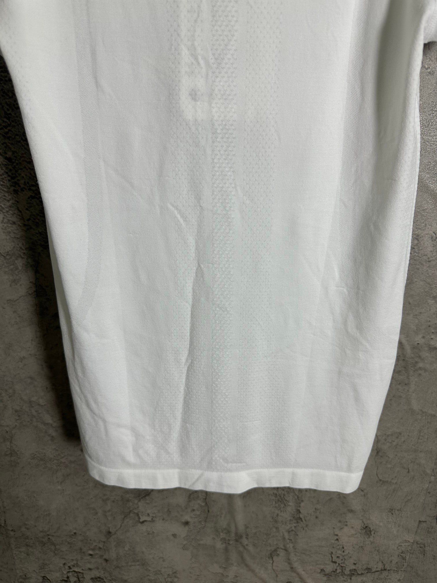 White T-shirt back hem with textured vertical paneling and straight bottom