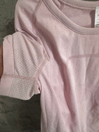 Pink raglan T-shirt sleeve with cuff and subtle textured fabric