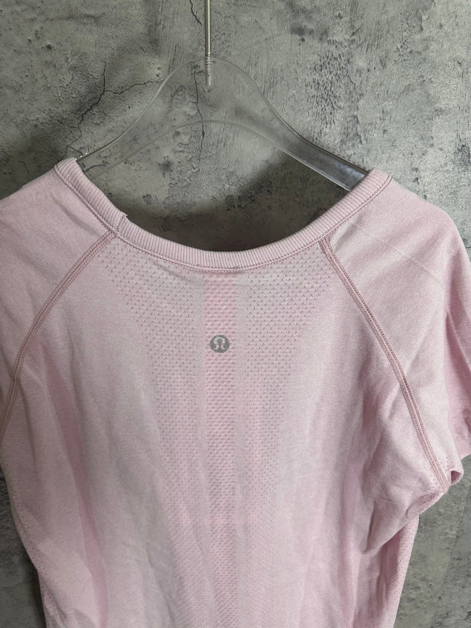 Pink raglan T-shirt with crew neck and small chest logo