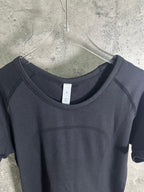 Dark heather crew-neck T-shirt neckline with white size tag at center back