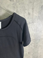 Dark heather T-shirt with contrast raglan seam, short sleeve and neckline