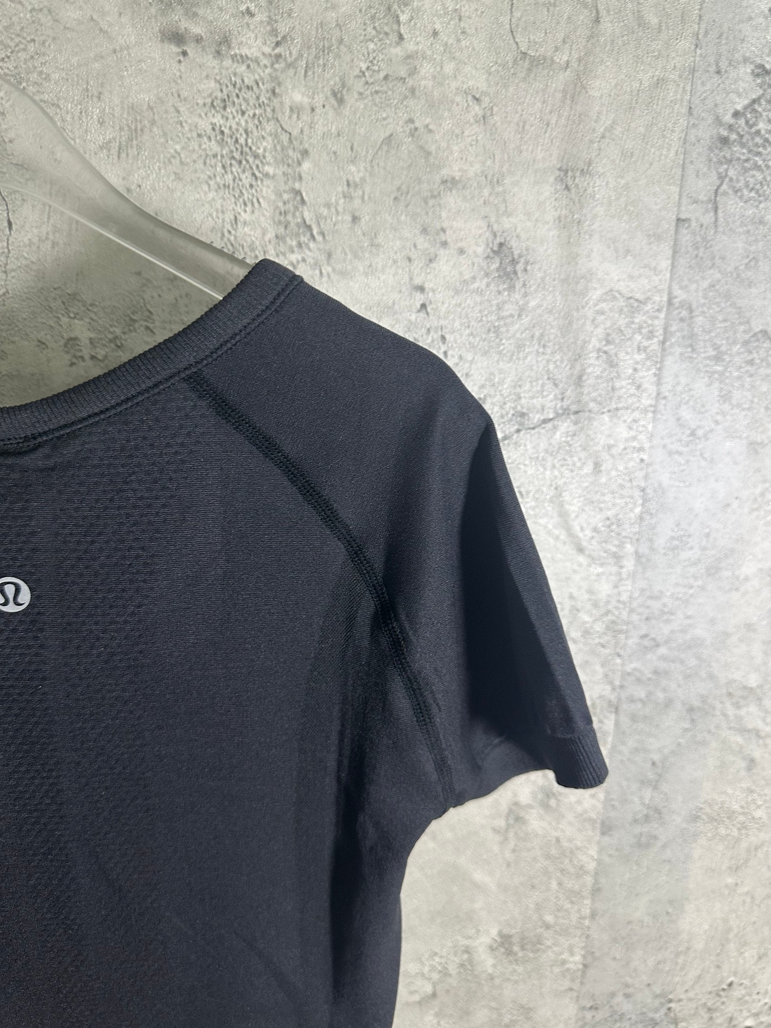 Dark heather T-shirt shoulder with raglan sleeve seam detail