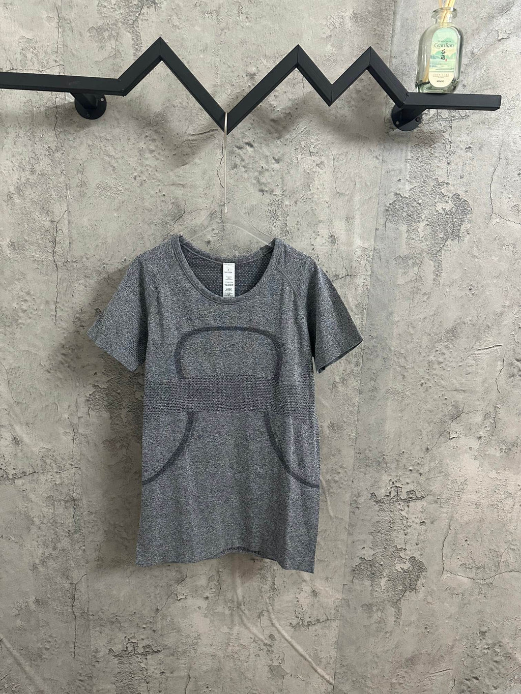 Kids short-sleeve gray heather T-shirt with large chest graphic print