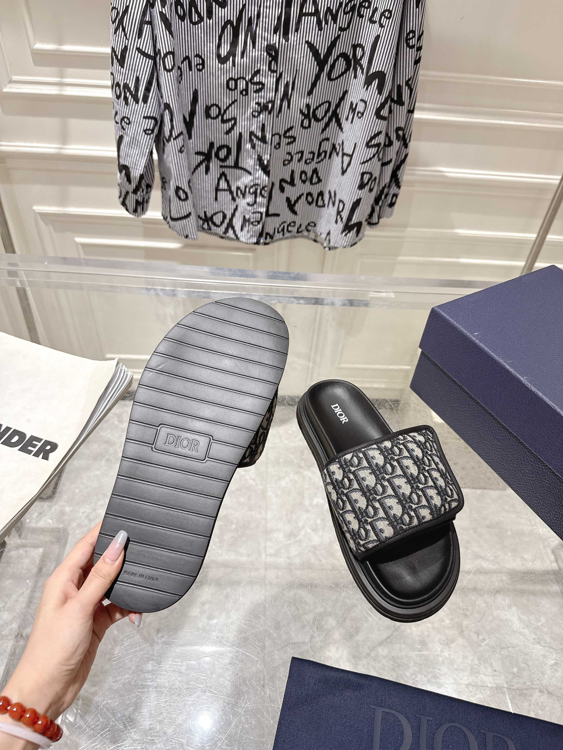 Dior slide sandals outsole view; gray rubber tread sole with side patterned strap