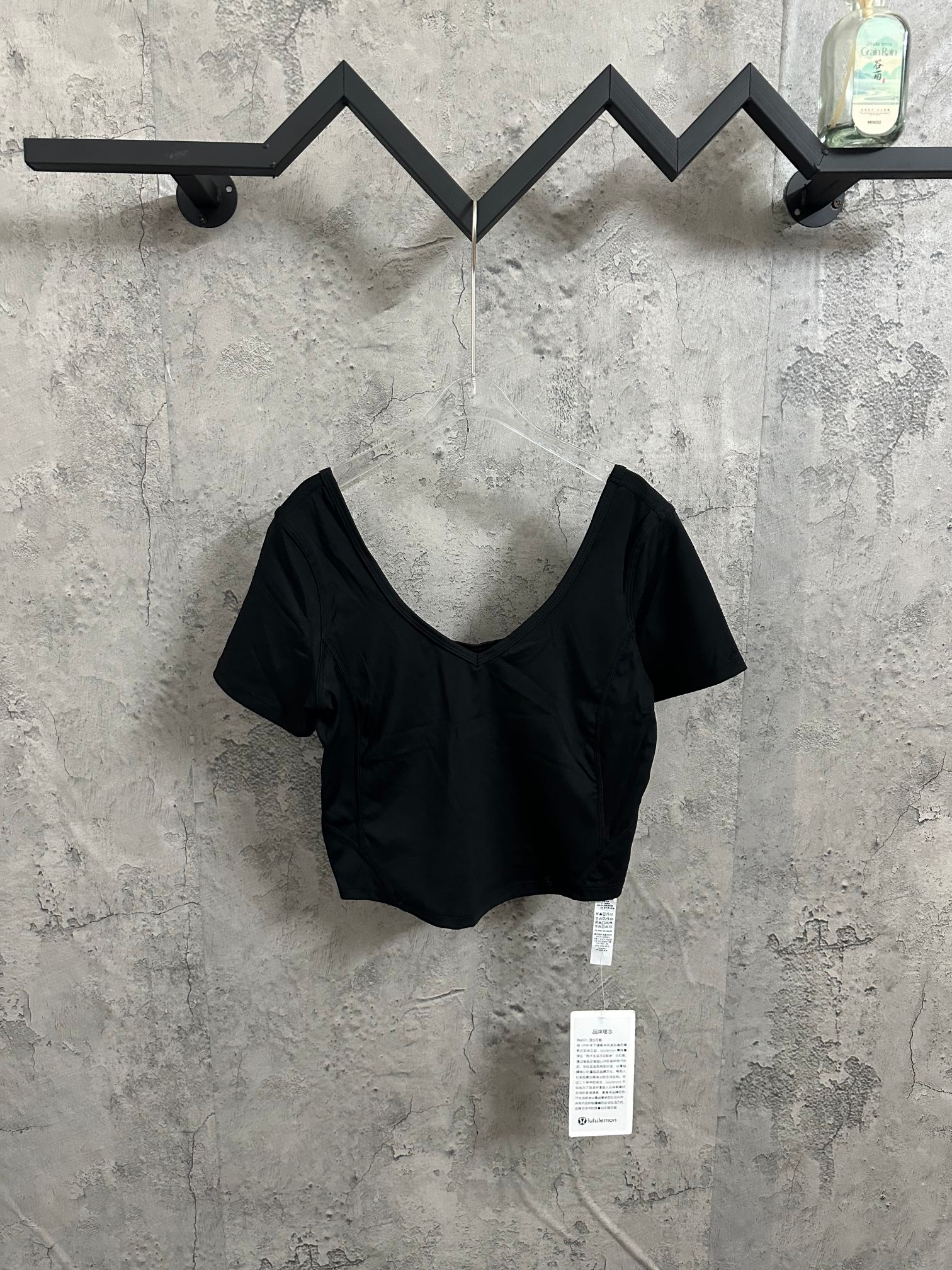 Women’s dark athletic crop top with scoop neckline and short sleeves