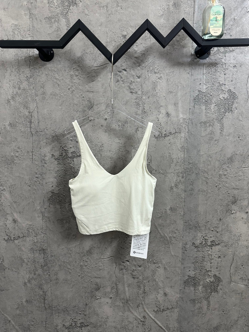 Light cream ribbed camisole with V-neck and adjustable spaghetti straps