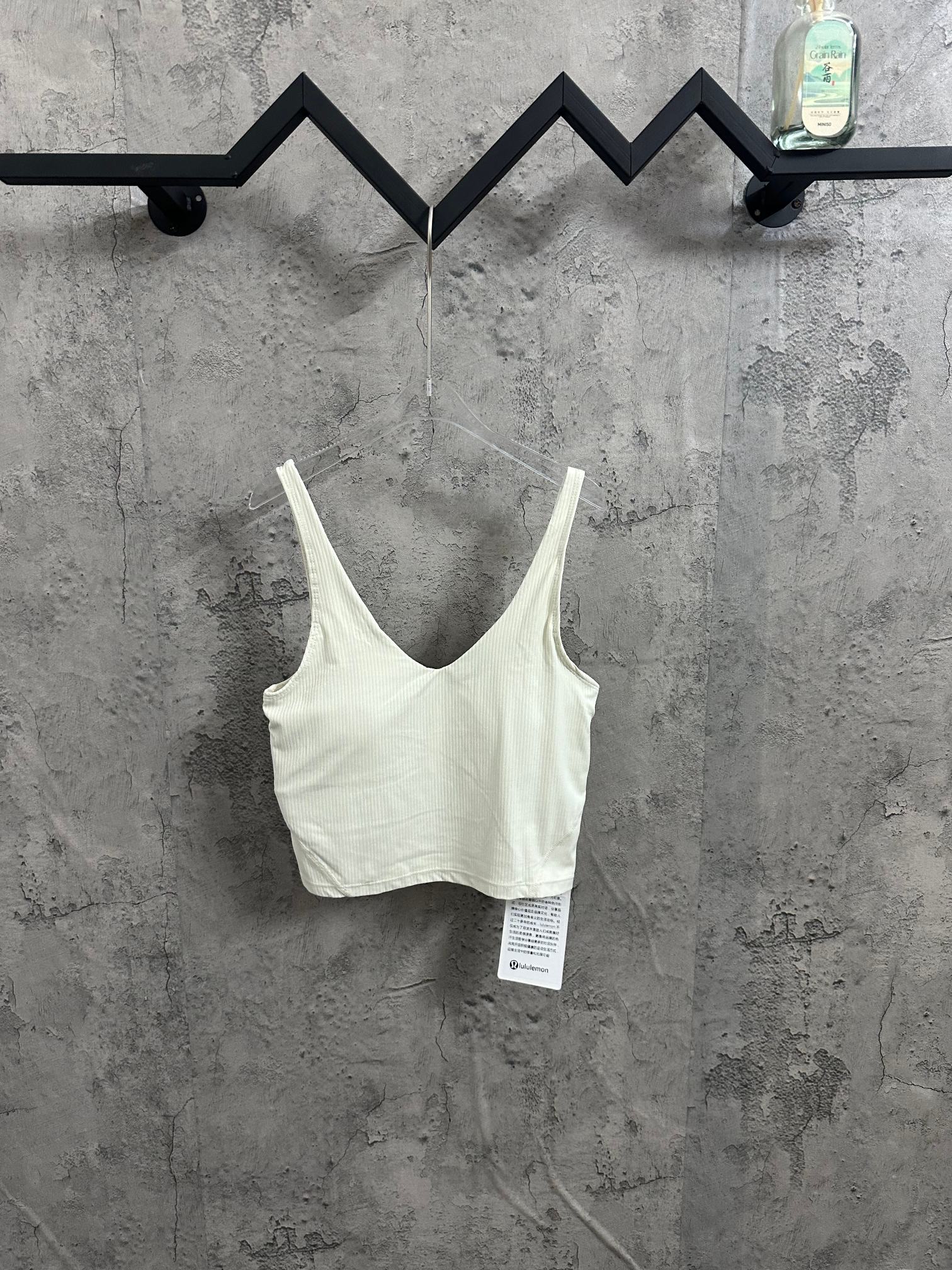 Light cream ribbed camisole with V-neck and adjustable spaghetti straps