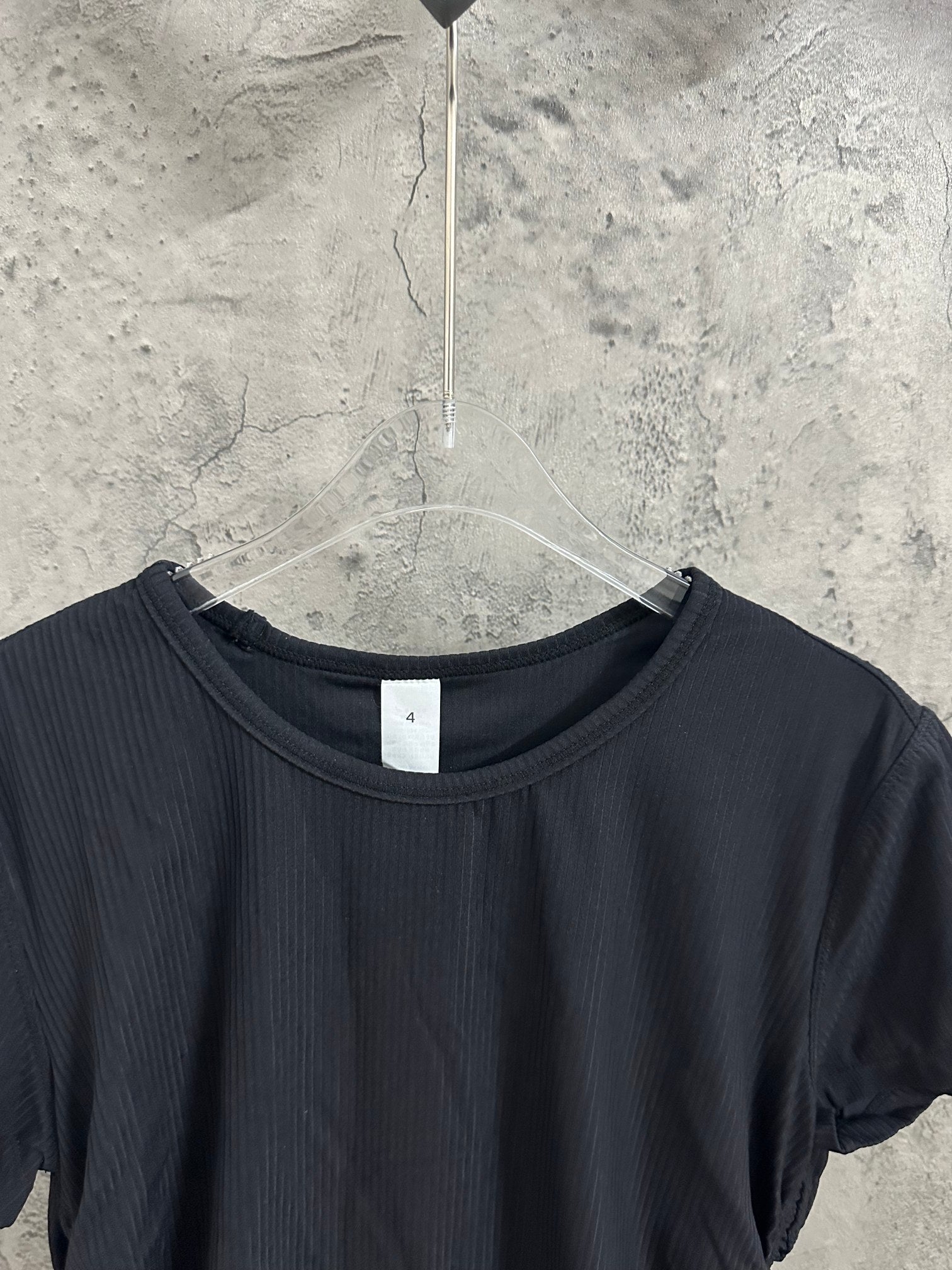 Dark crewneck T-shirt neckline with ribbed collar