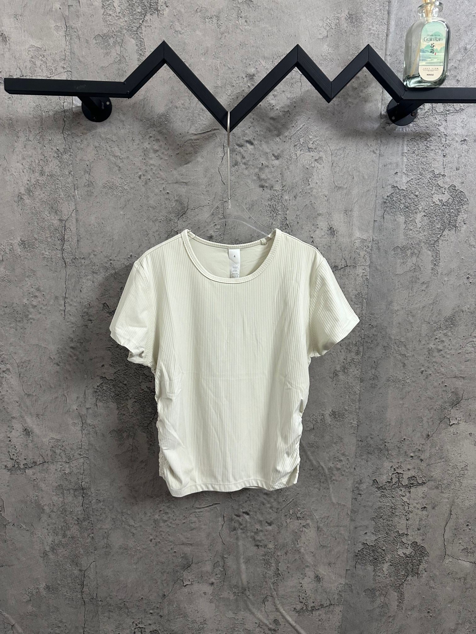 Cream ribbed T-shirt with crew neck and short sleeves