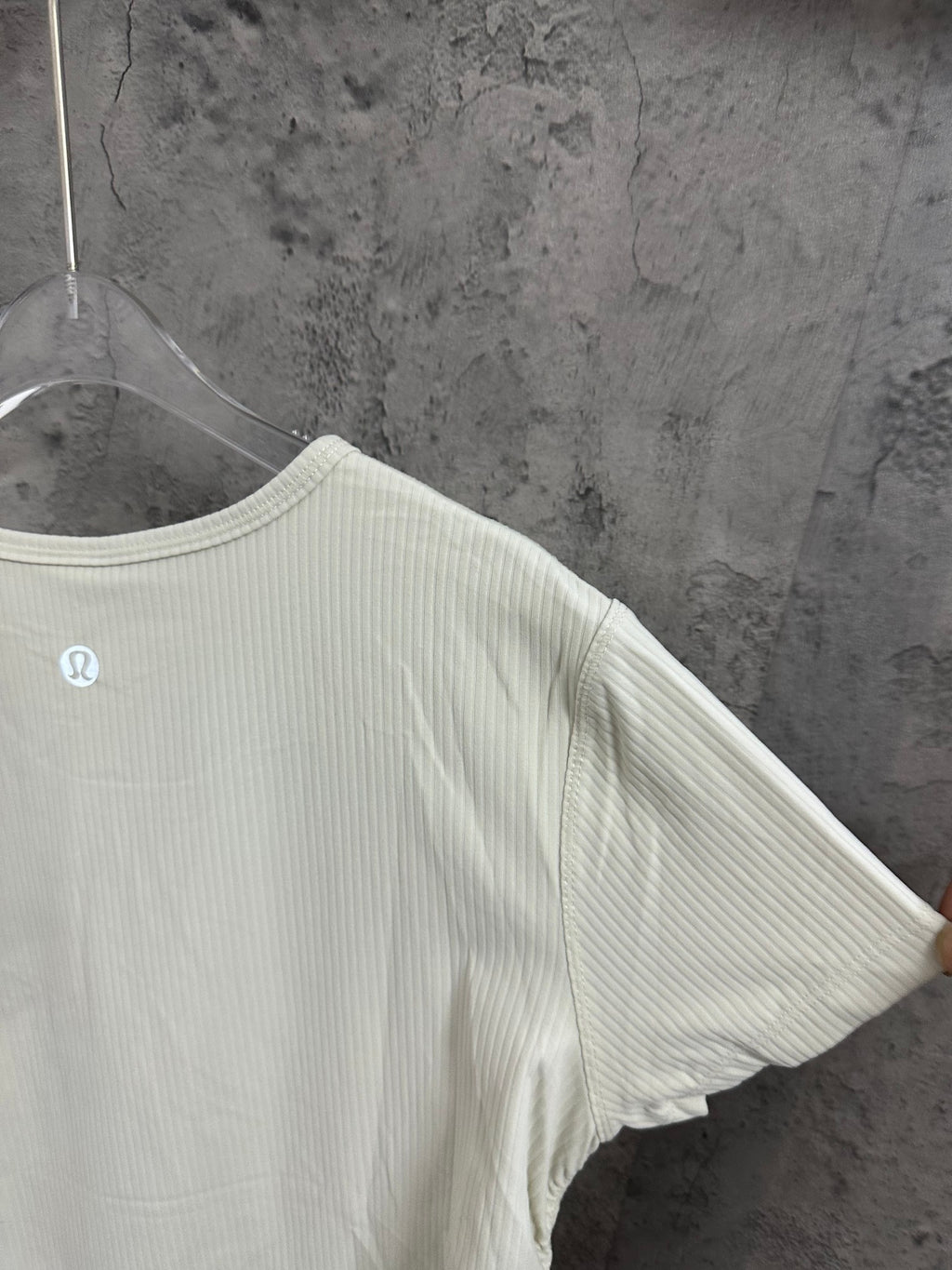 Cream ribbed T-shirt with small chest logo and short sleeve