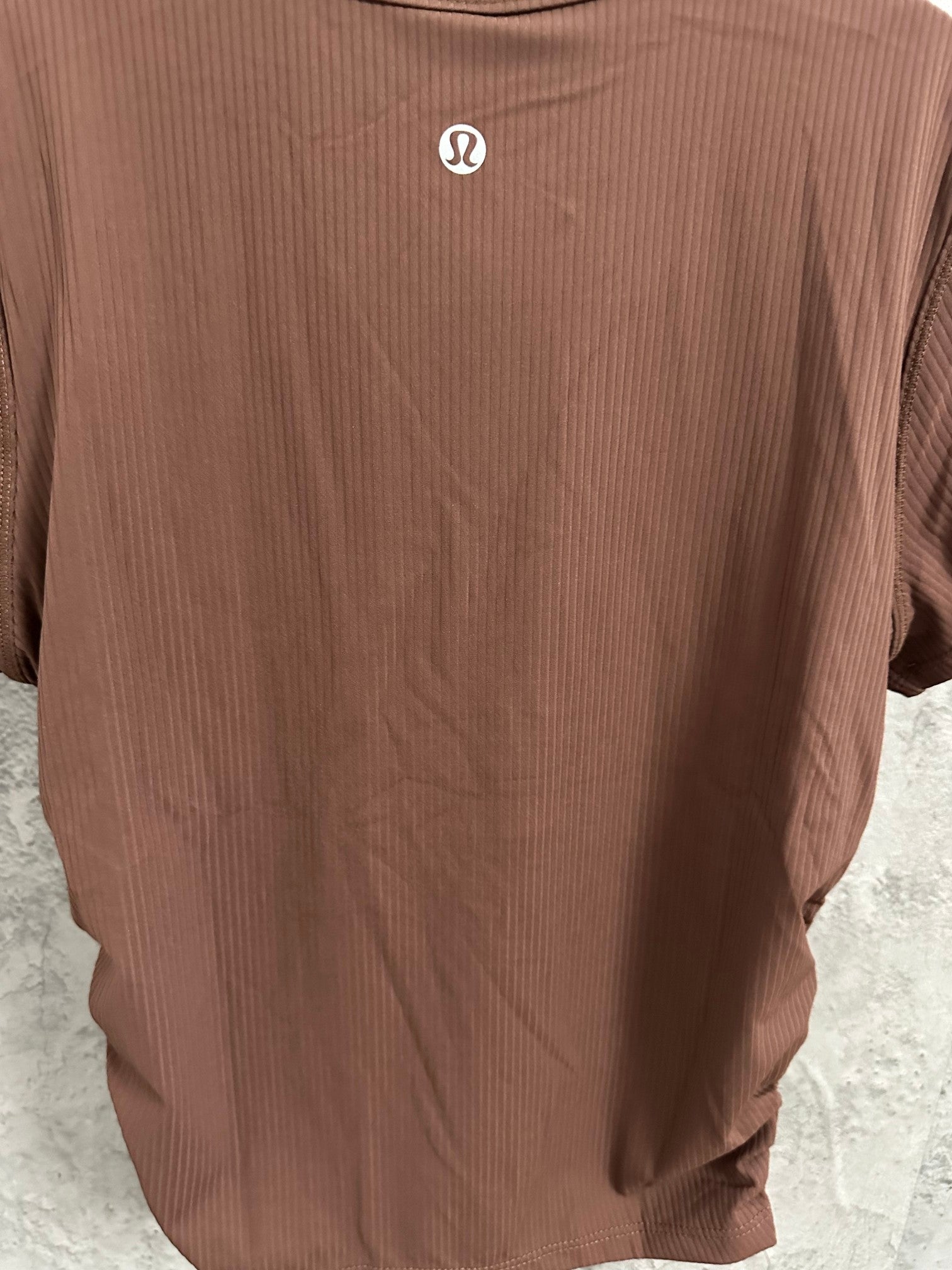 Brown ribbed short-sleeve T-shirt close-up of front fabric