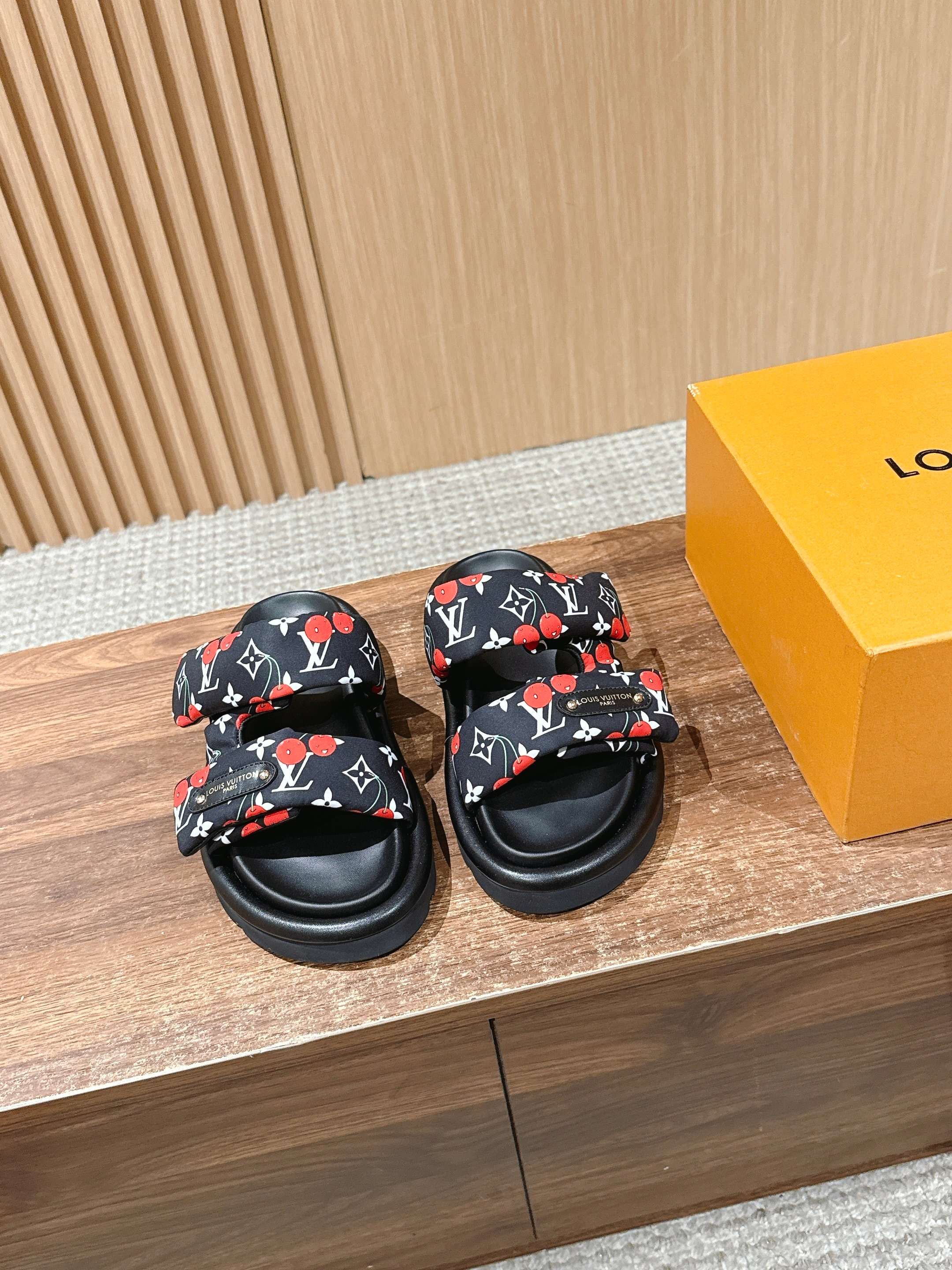 Luxury Shoes Louis Vuitton Sandals