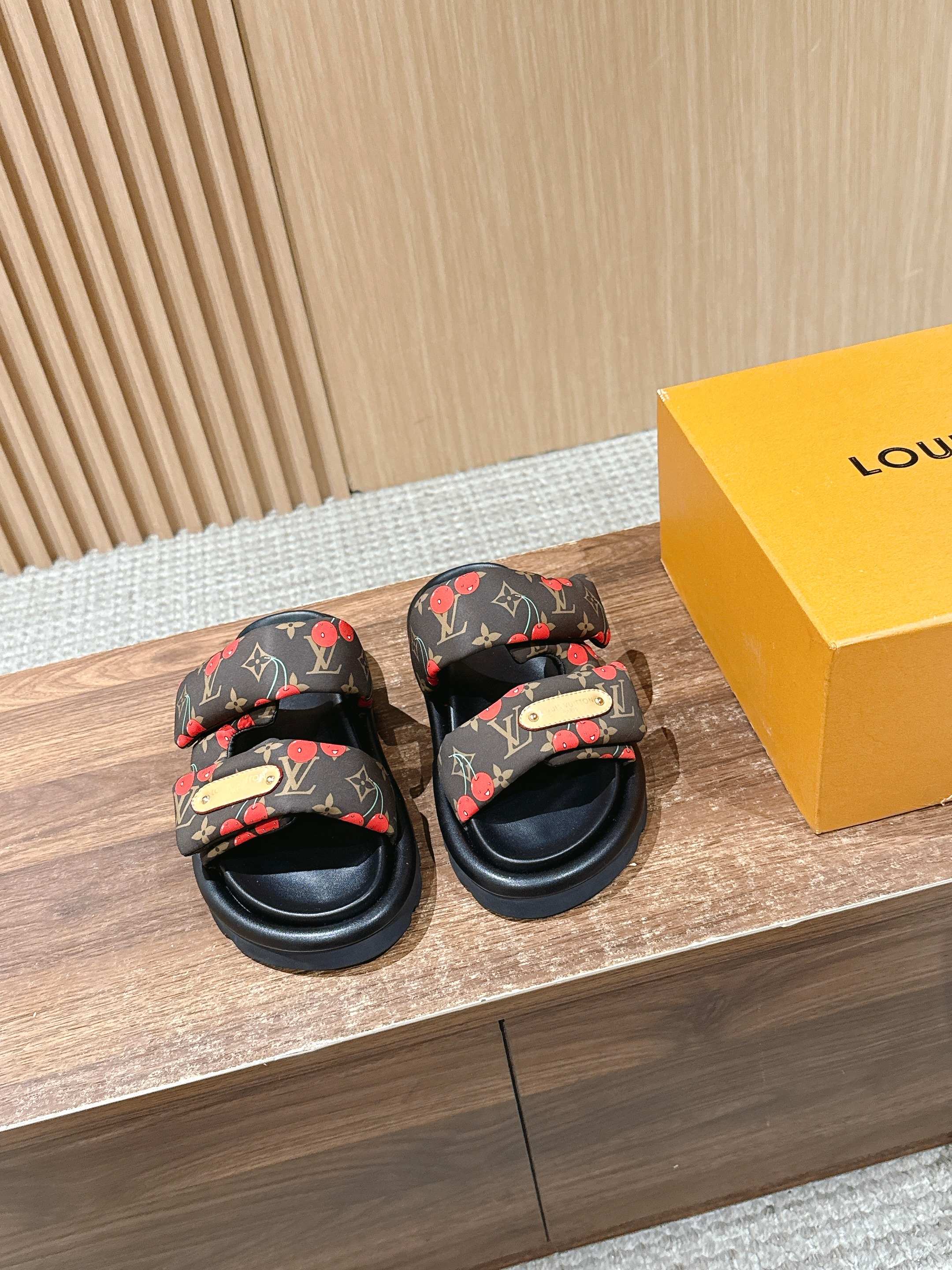 Luxury Shoes Louis Vuitton Sandals