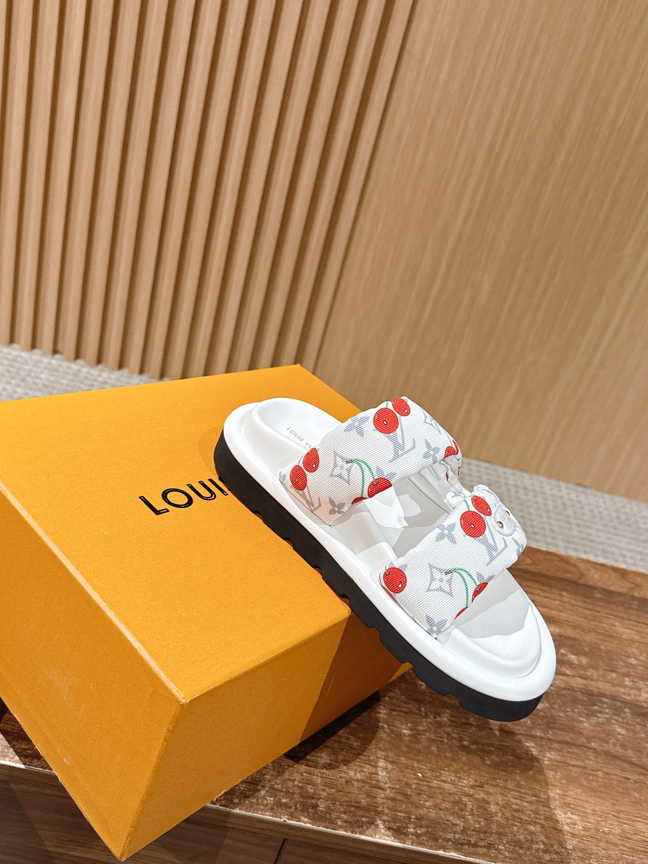 Luxury Shoes Louis Vuitton Sandals