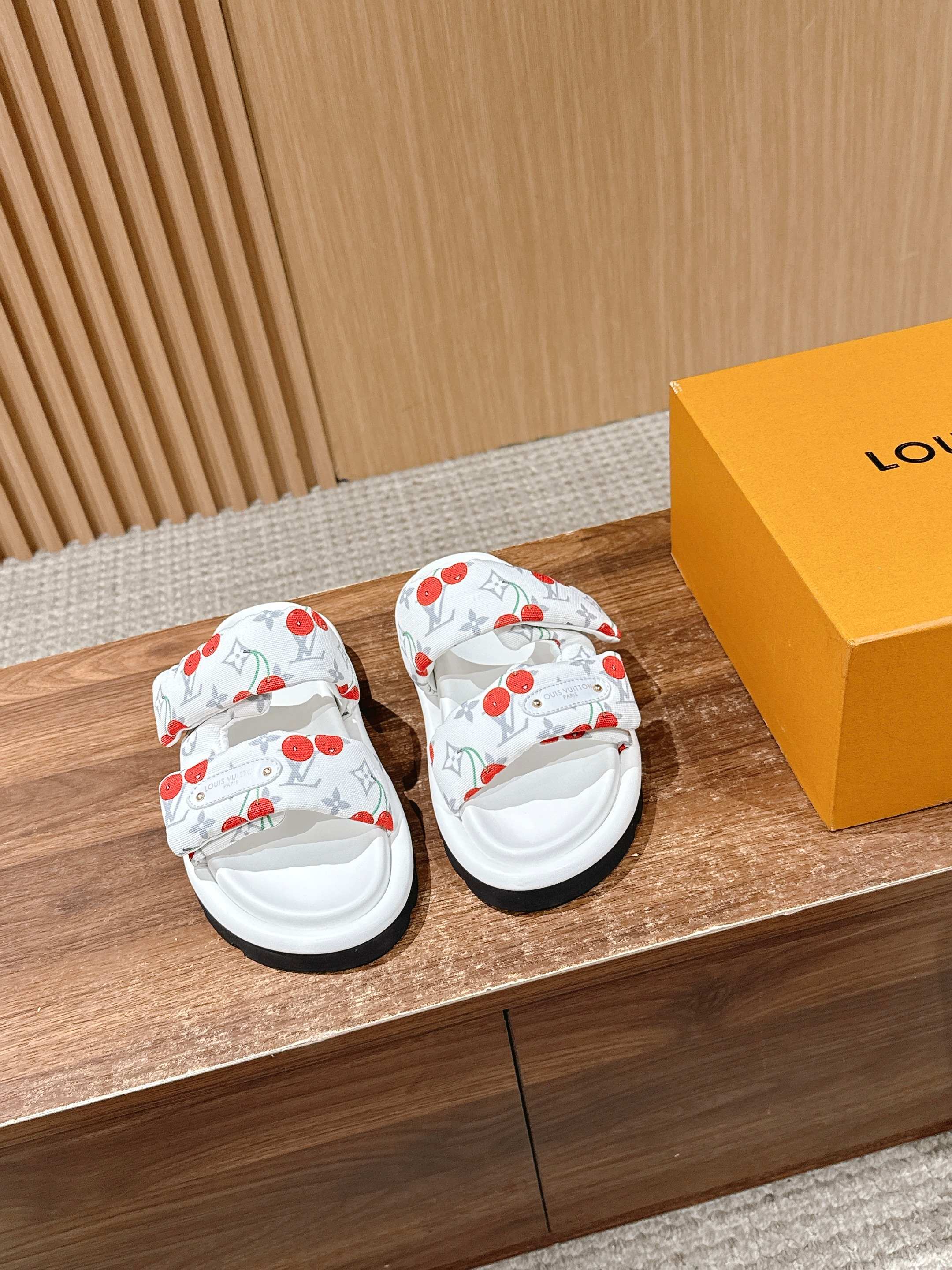 Luxury Shoes Louis Vuitton Sandals