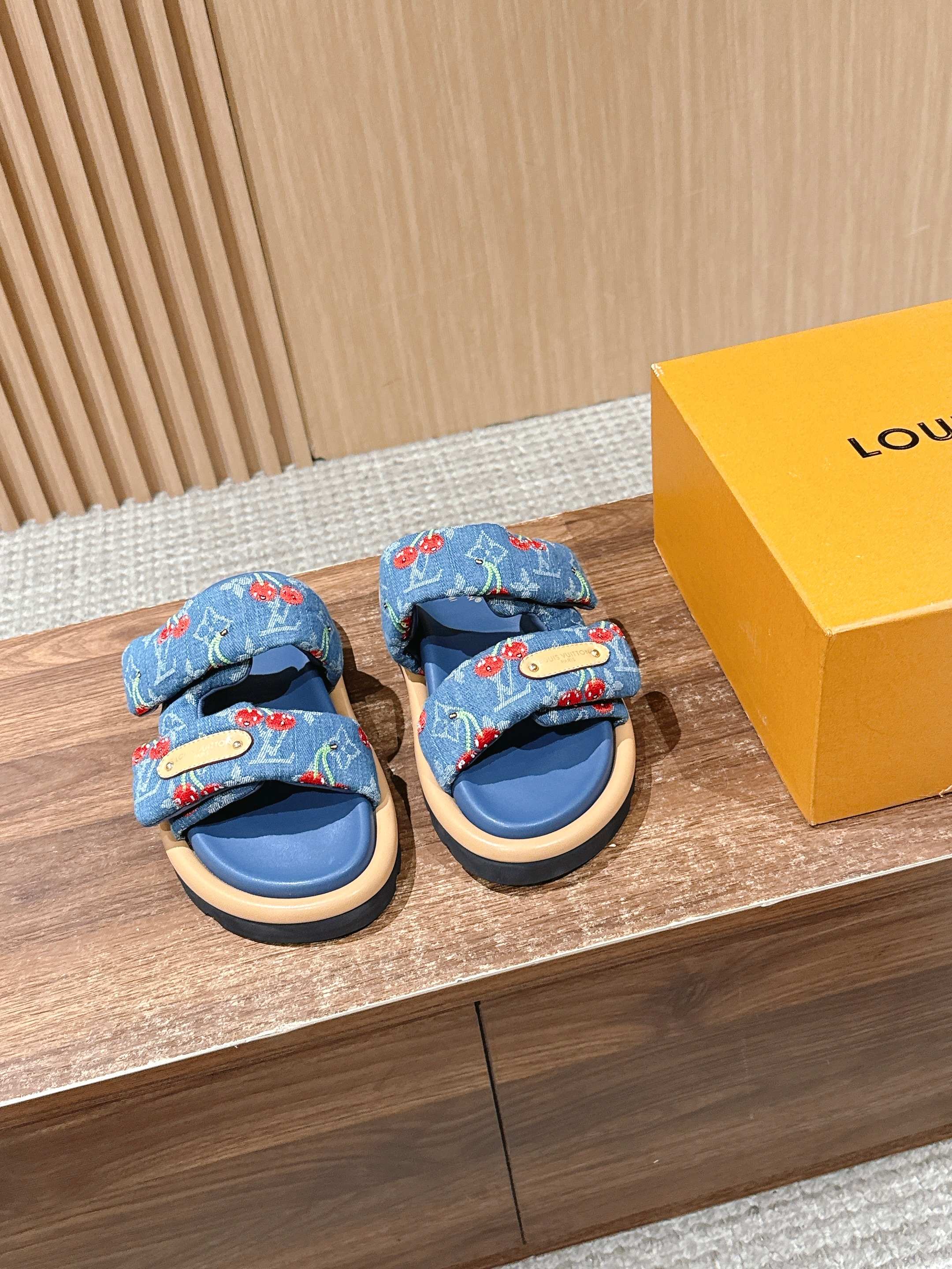 Luxury Shoes Louis Vuitton Sandals