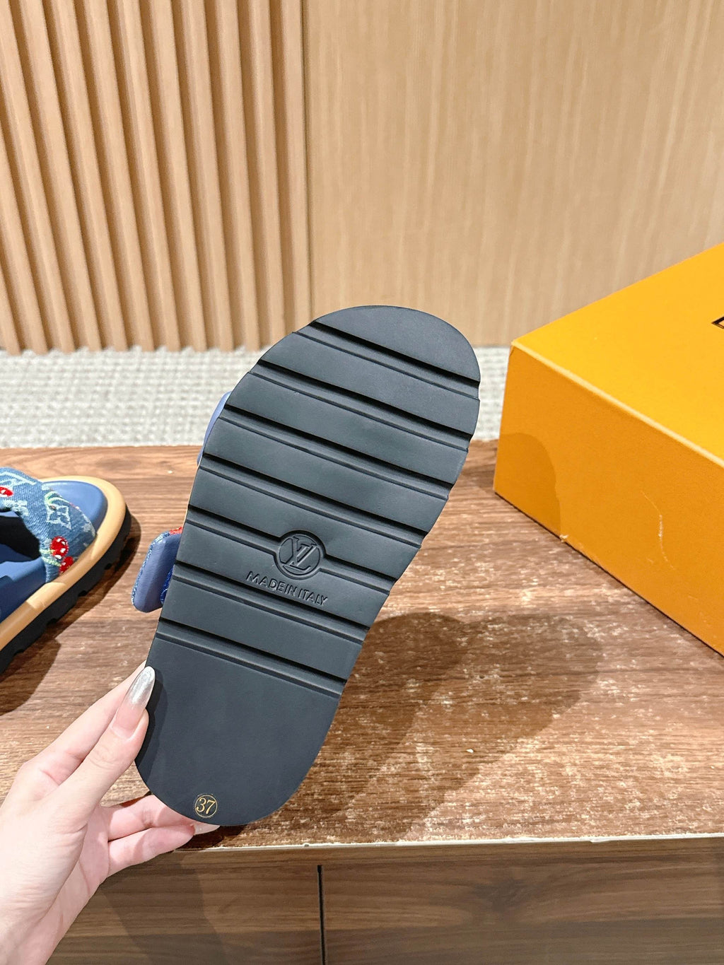 Louis Vuitton sandal outsole, black rubber tread sole with ridges