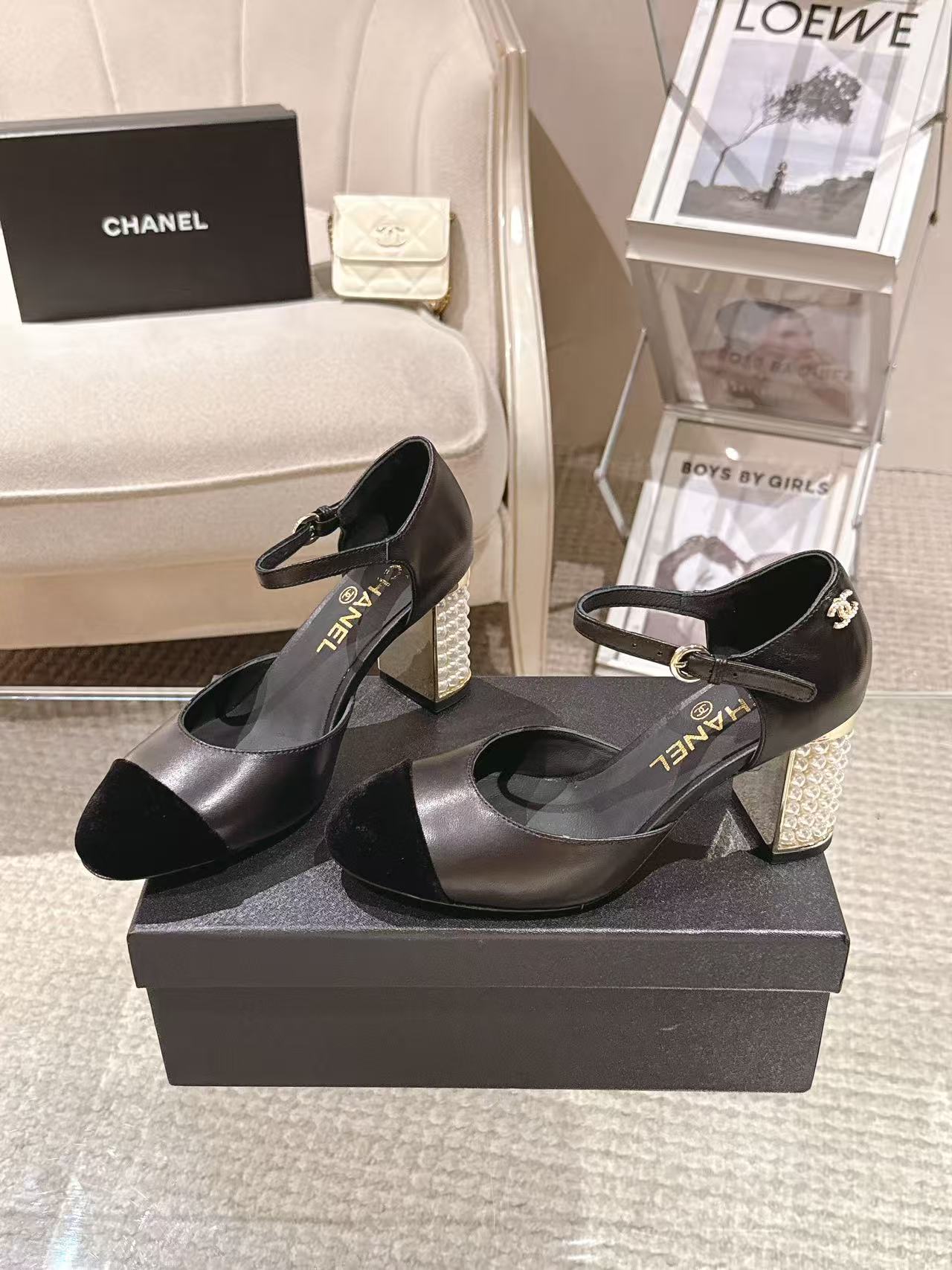 Women's black heeled sandals with ankle strap and block heel