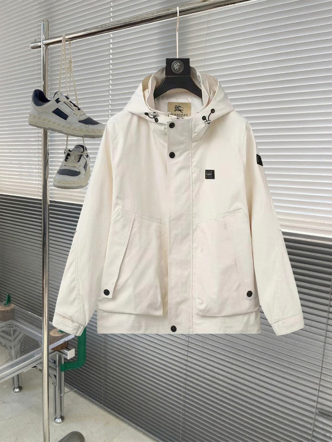 Burberry long white hooded jacket with front snap buttons and zip placket