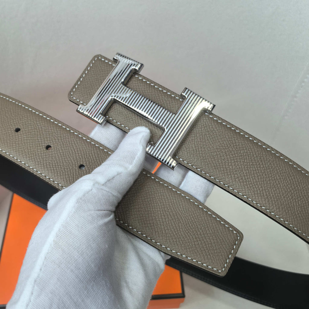 Leather belt with silver H buckle detail, taupe textured leather strap