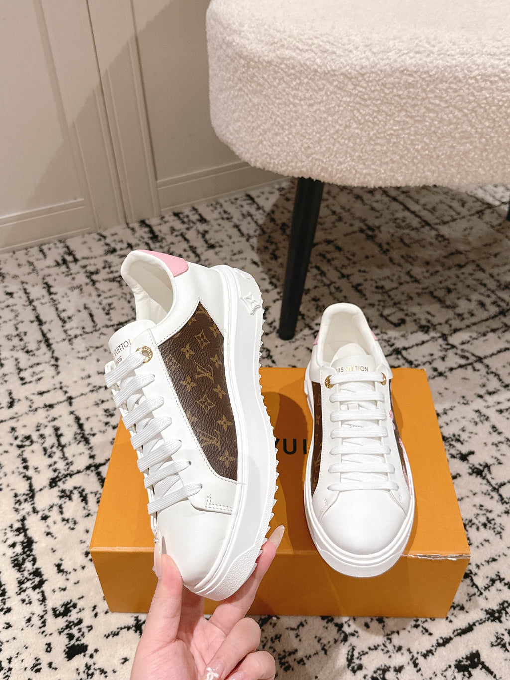 Louis Vuitton white low-top sneakers with brown monogram heel panel