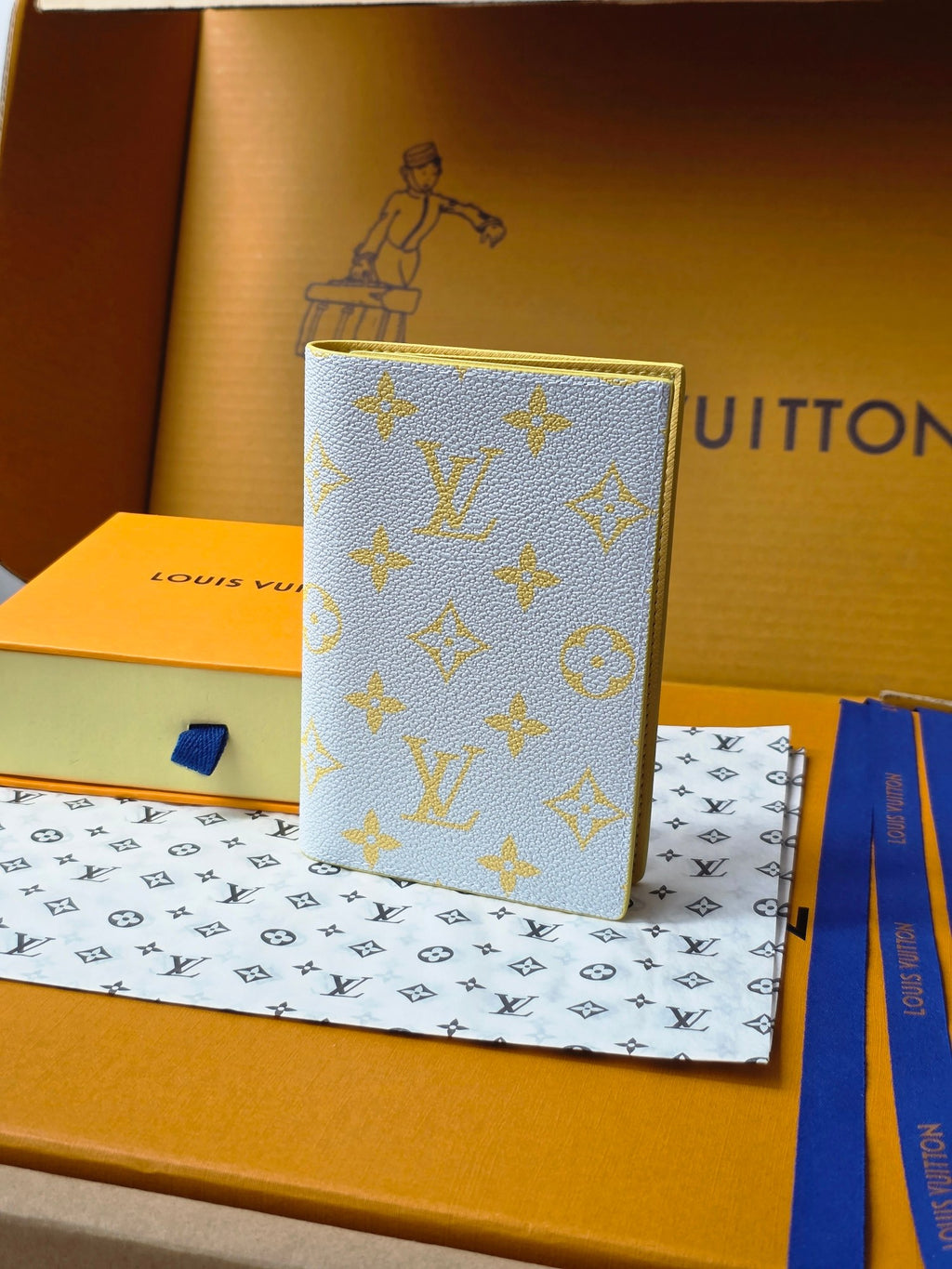 Small bag: yellow card holder with blue monogram pattern, front view