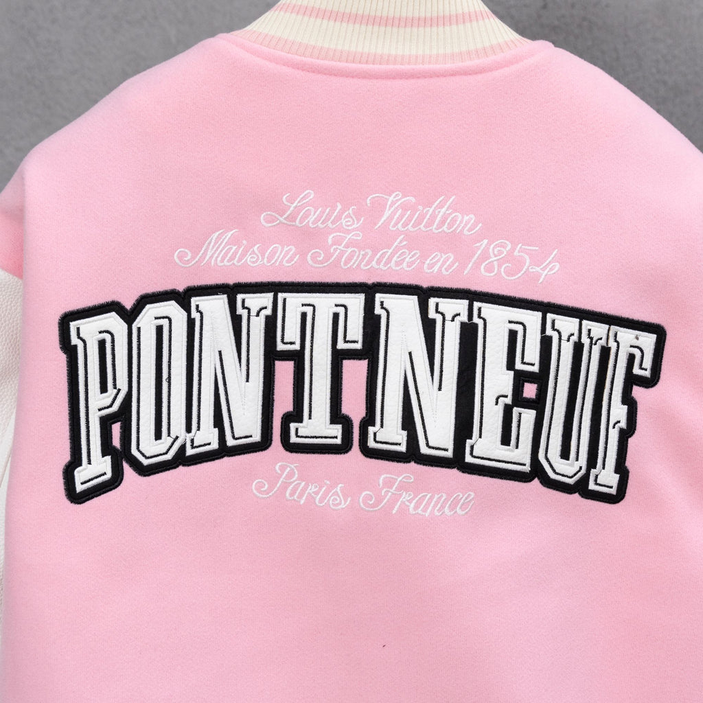 Pink back graphic with PONTNEUF and Paris France text