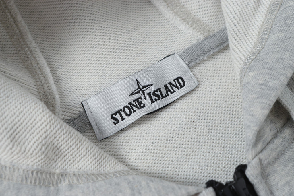 Light gray hoodie neckline with Stone Island logo fabric label