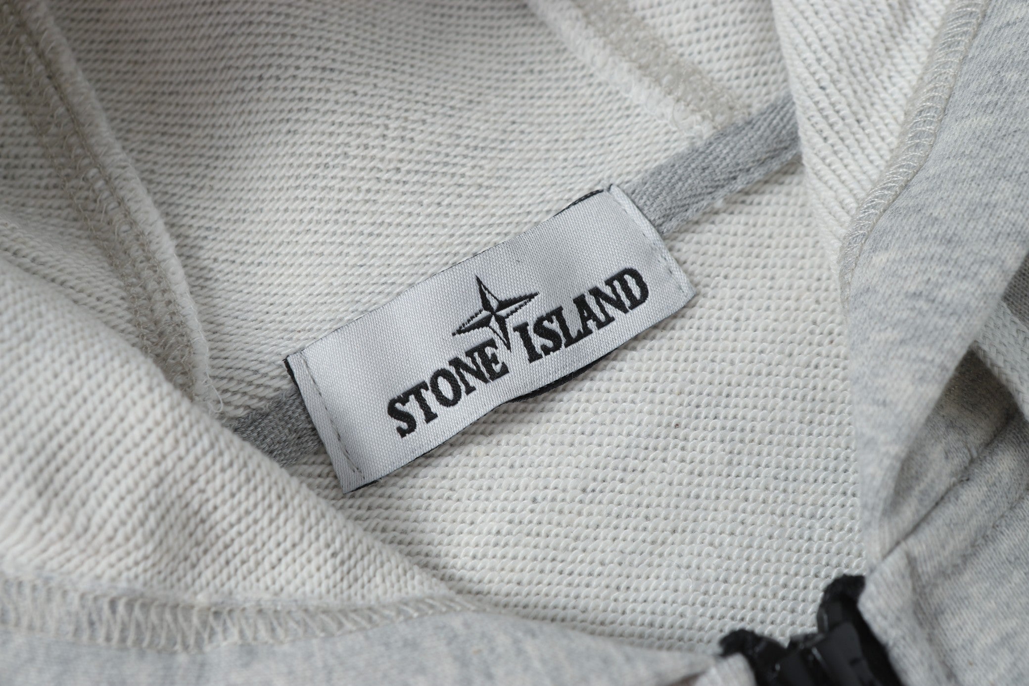 Light gray hoodie neckline with Stone Island logo fabric label