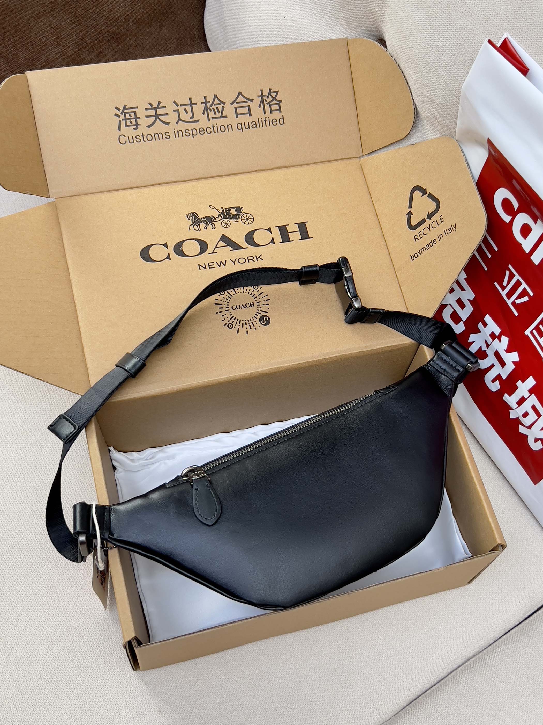 Coah crossbody bag, solid dark navy with adjustable strap and zip closure