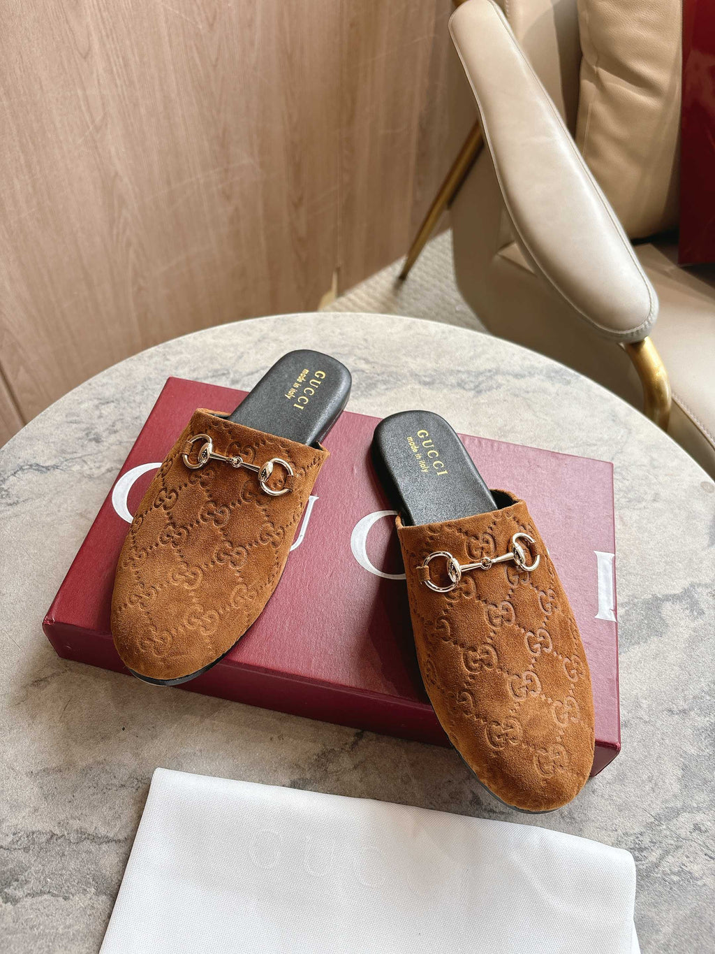 Gucci unisex tan GG mule shoes with gold-tone horsebit detail