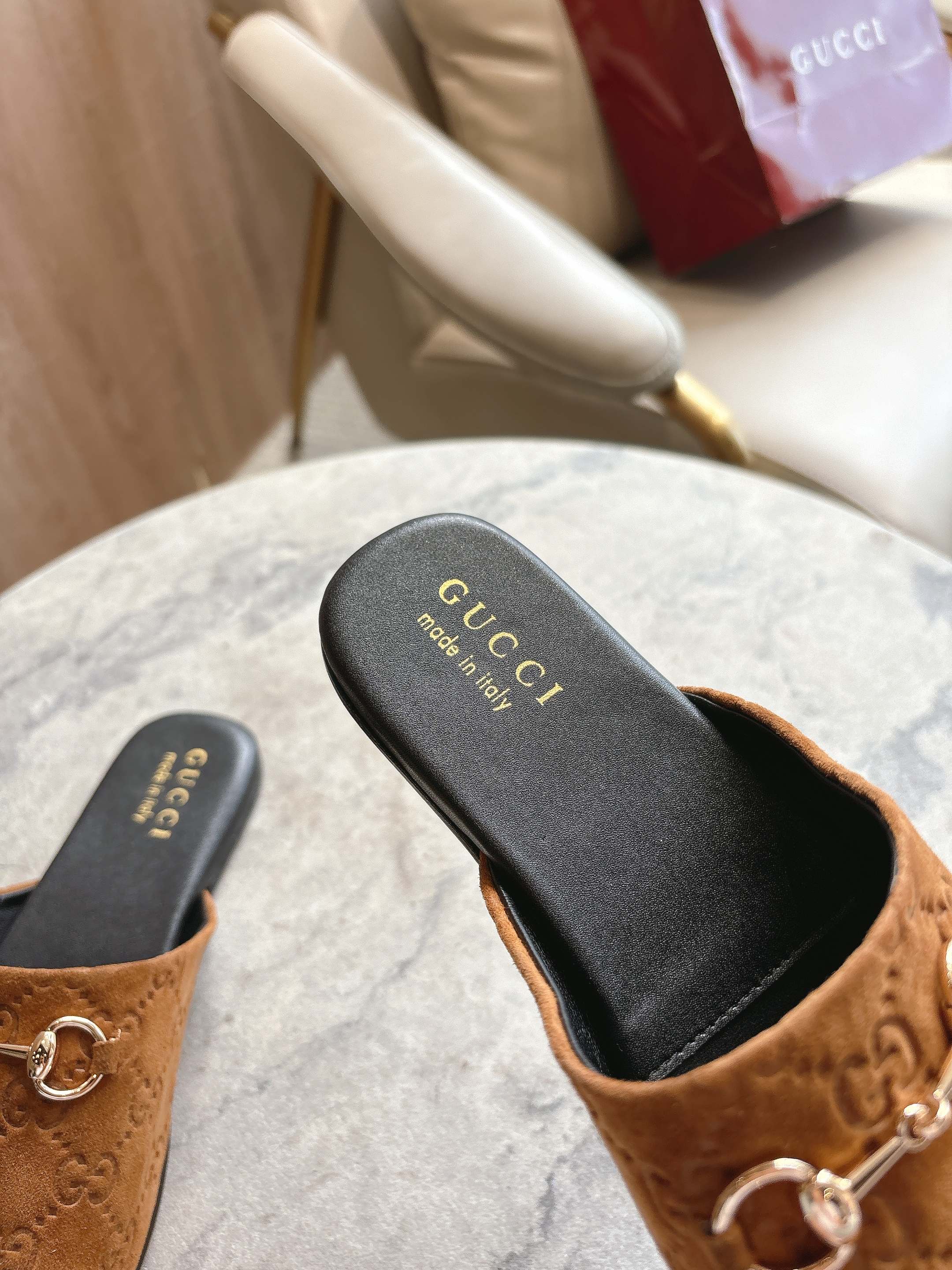 Gucci unisex tan GG mules with black footbed and gold-tone horsebit