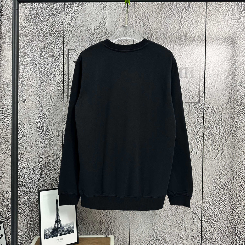 Black crewneck sweatshirt with ribbed cuffs and hem