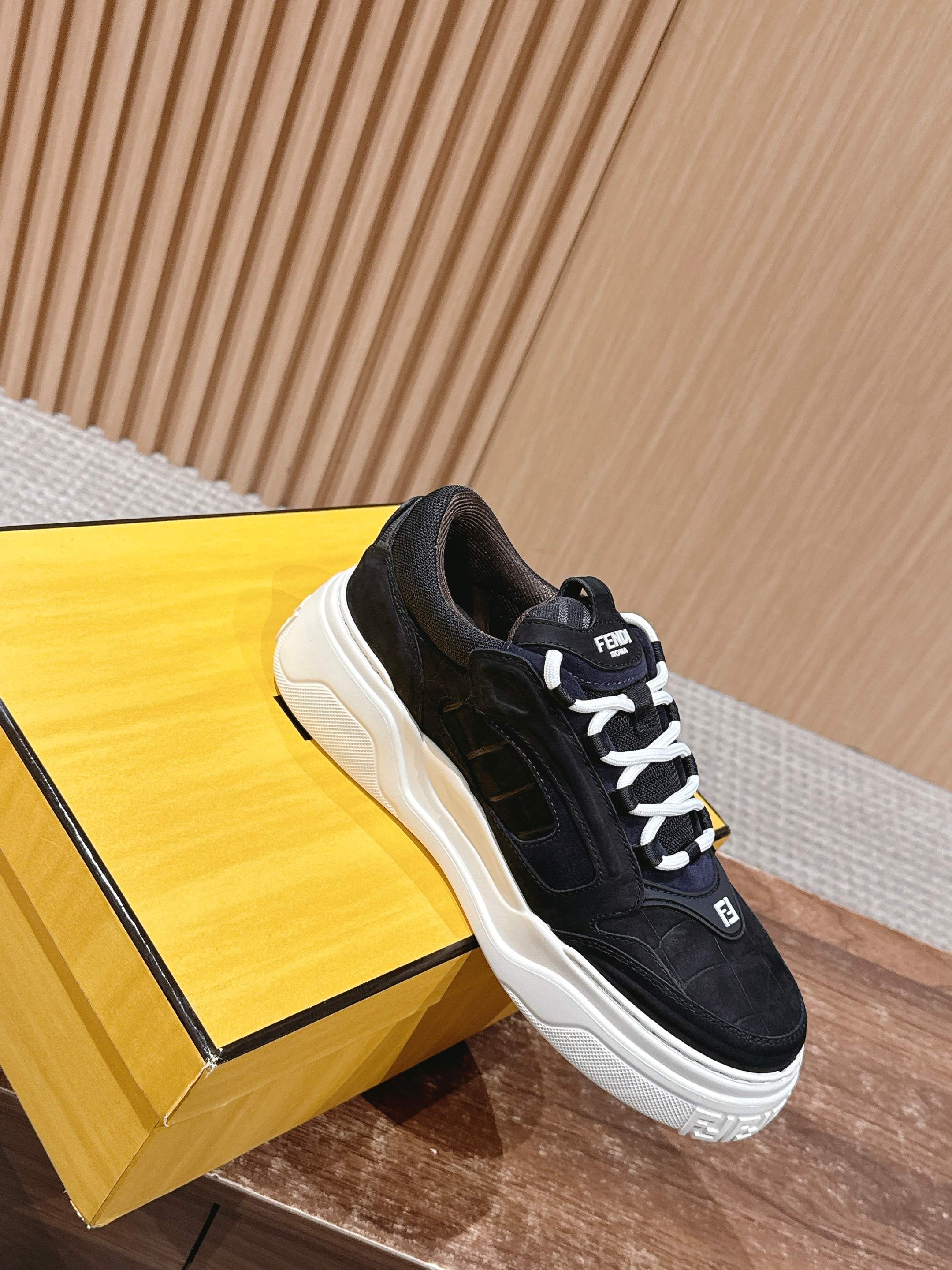 Luxury Shoes Fendi Unisex