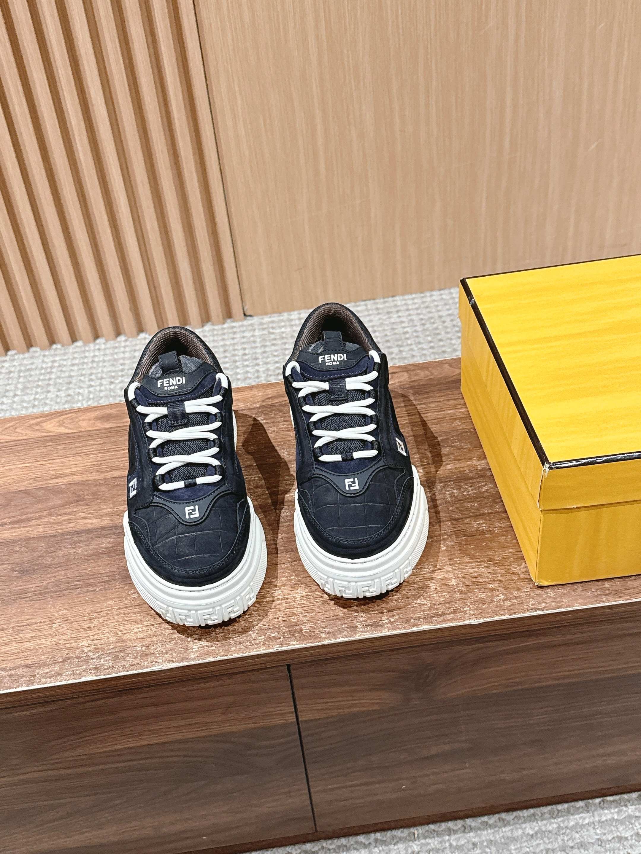 Luxury Shoes Fendi Unisex