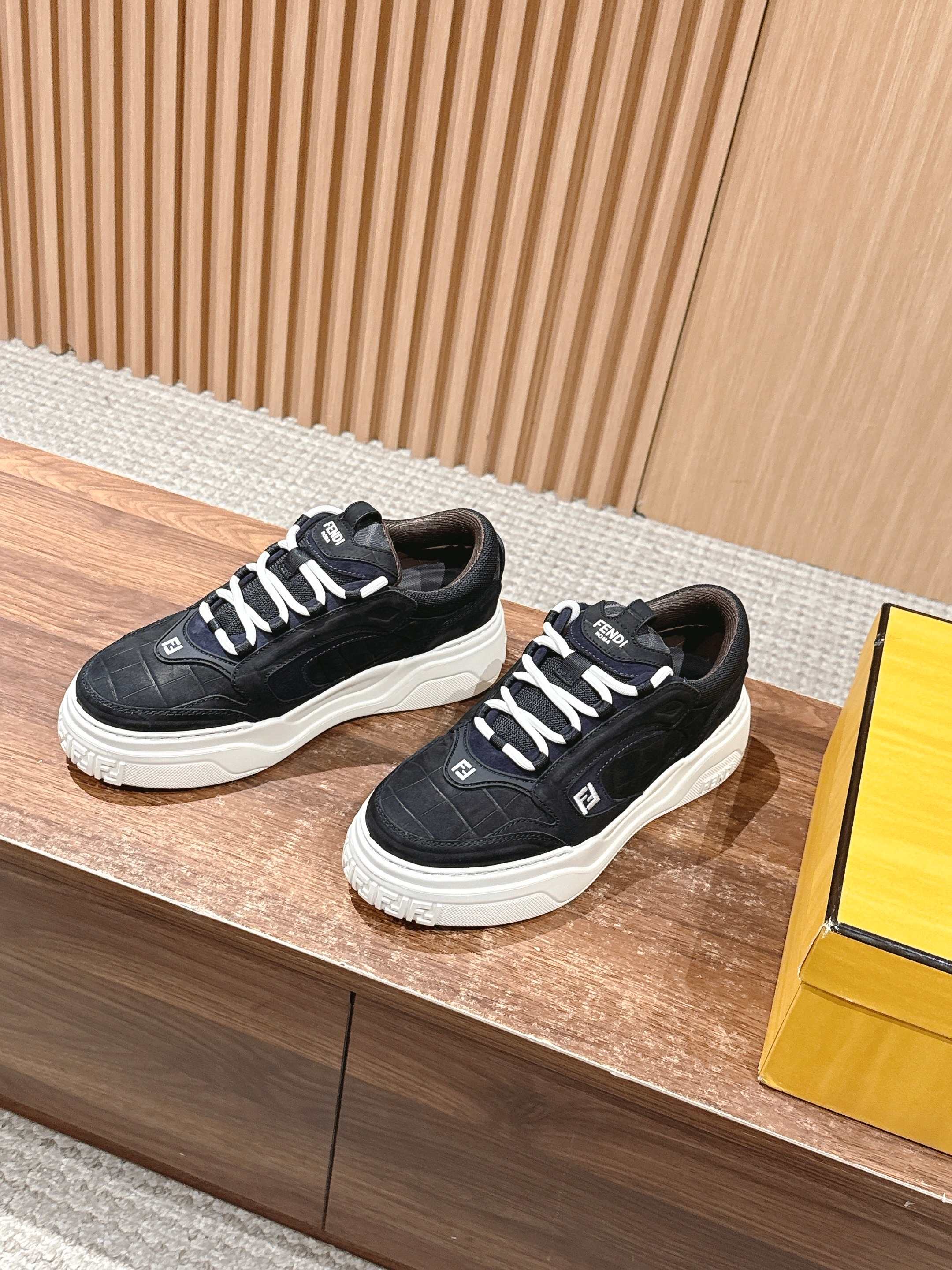 Luxury Shoes Fendi Unisex