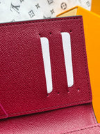 Small bag with pink leather and white vertical slot openings