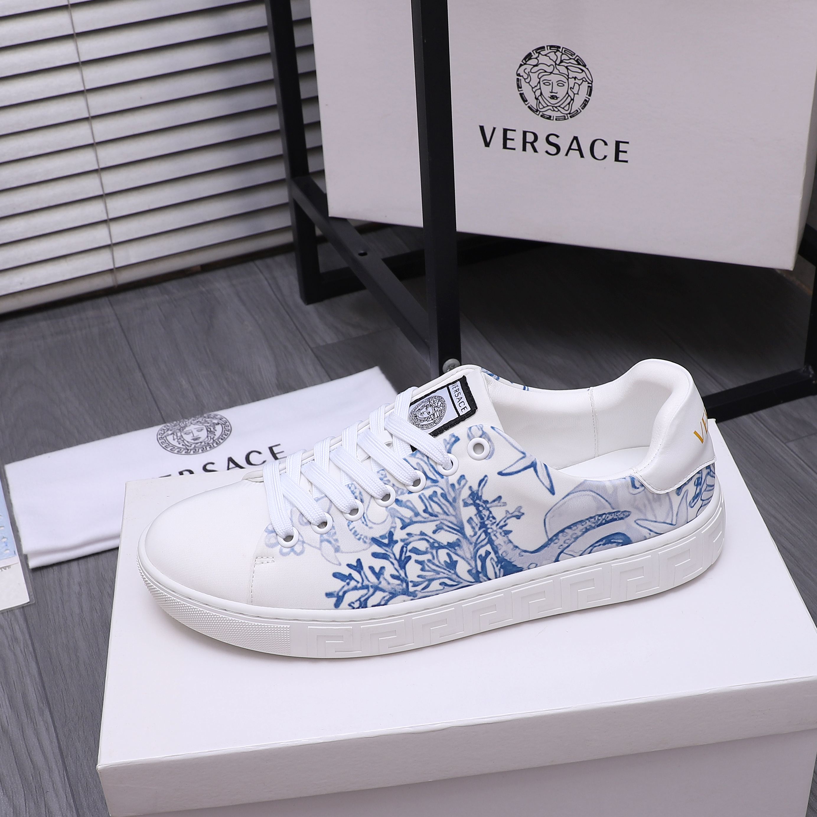 Luxury Shoes Versace