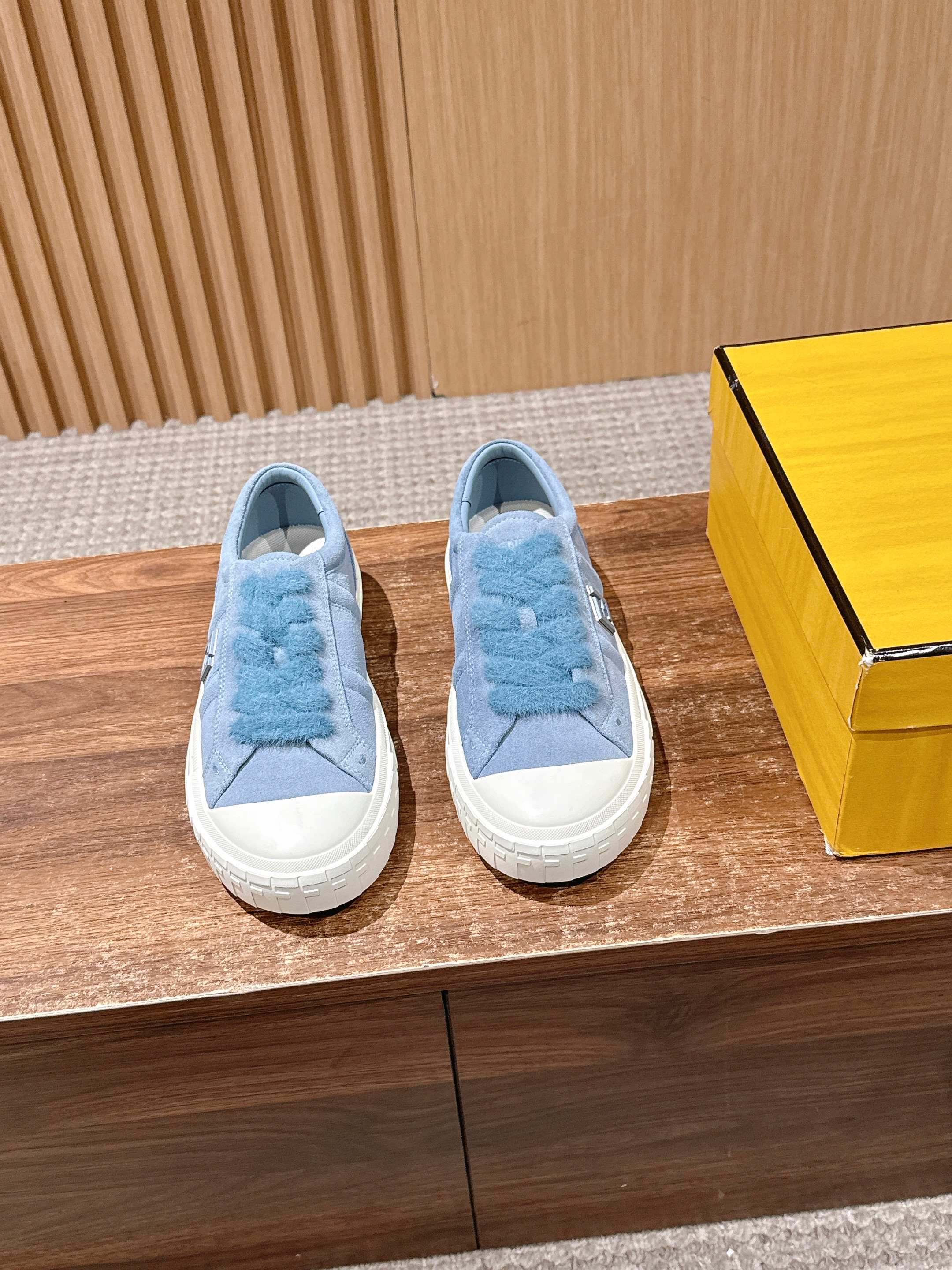 Luxury Shoes Fendi Unisex