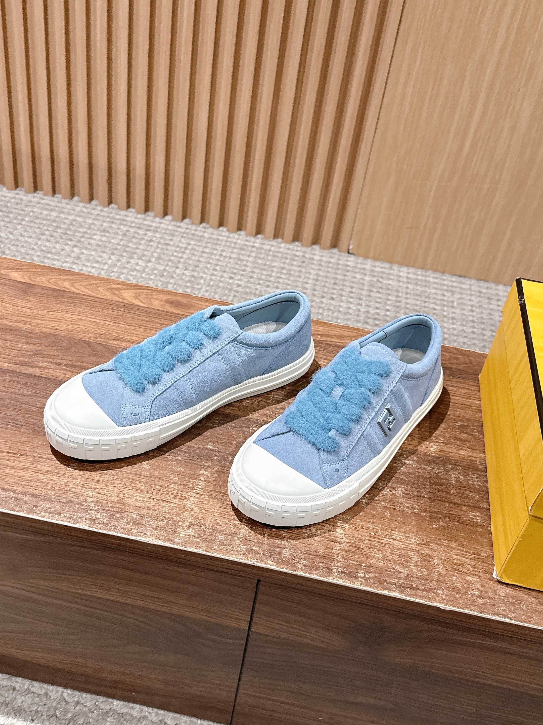 Luxury Shoes Fendi Unisex