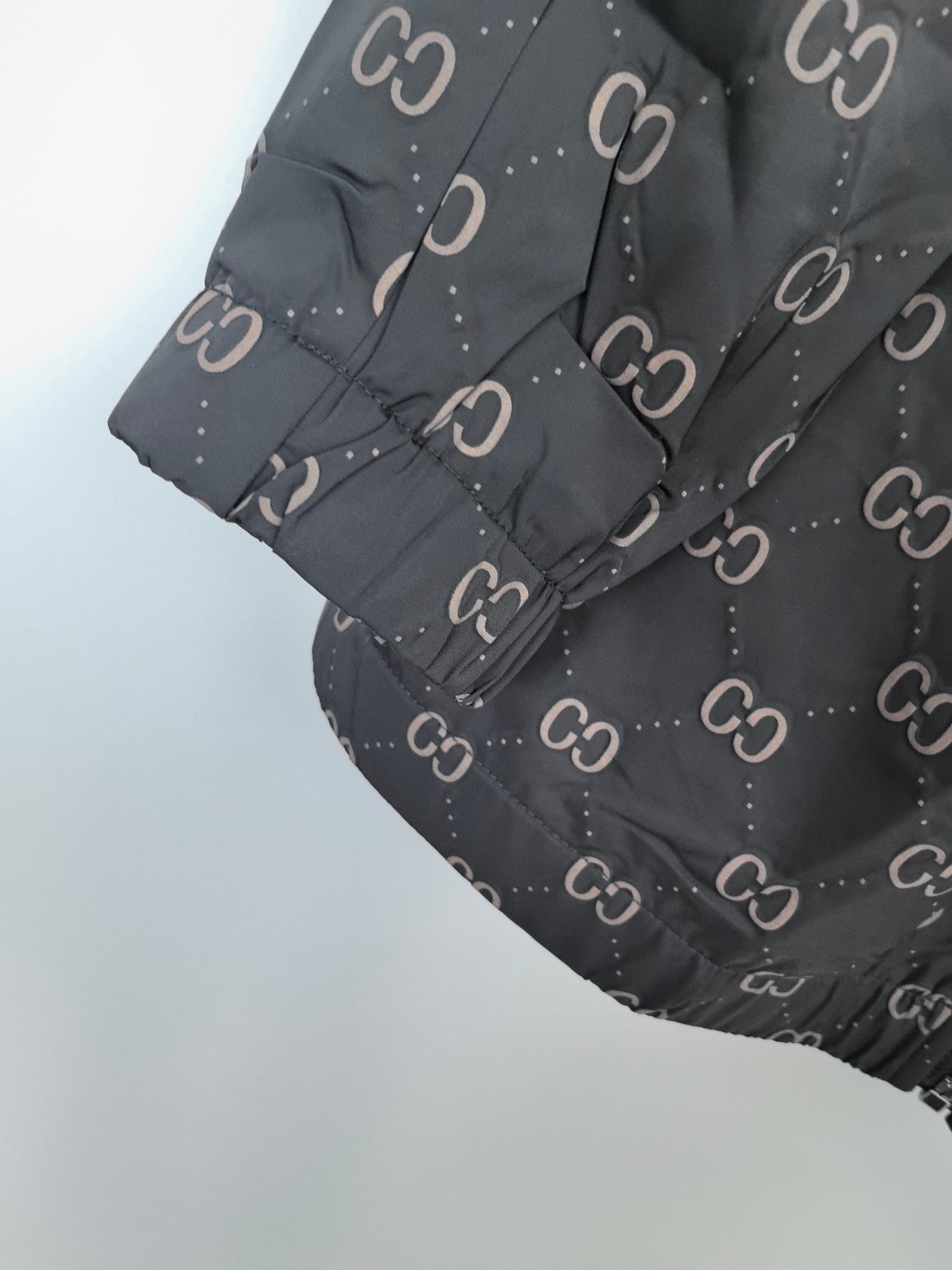 Gucci hooded jacket, dark gray GG pattern with elastic cuff and hem